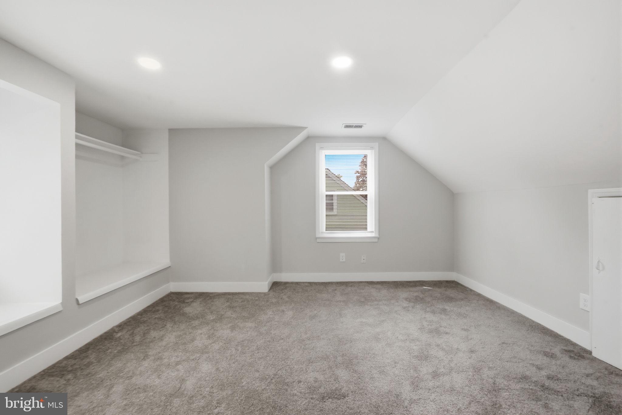 OAK SPRING - Residential