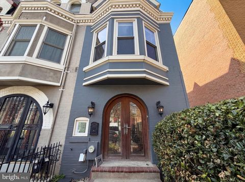 Photo of 724 13th Street NE, WASHINGTON, DC 20002 (MLS # DCDC2256096)