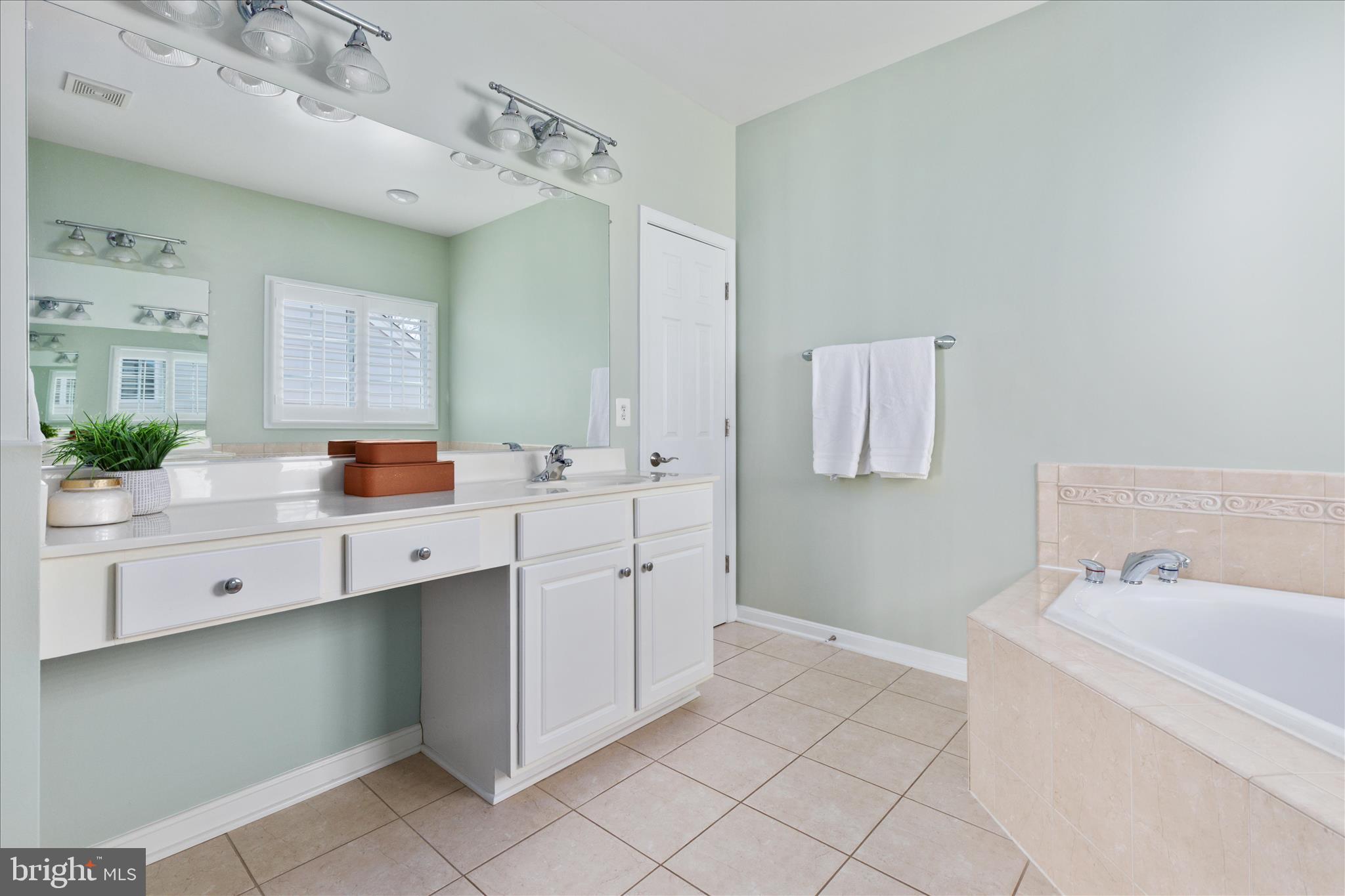 LANSDOWNE ON THE POTOMAC - Residential