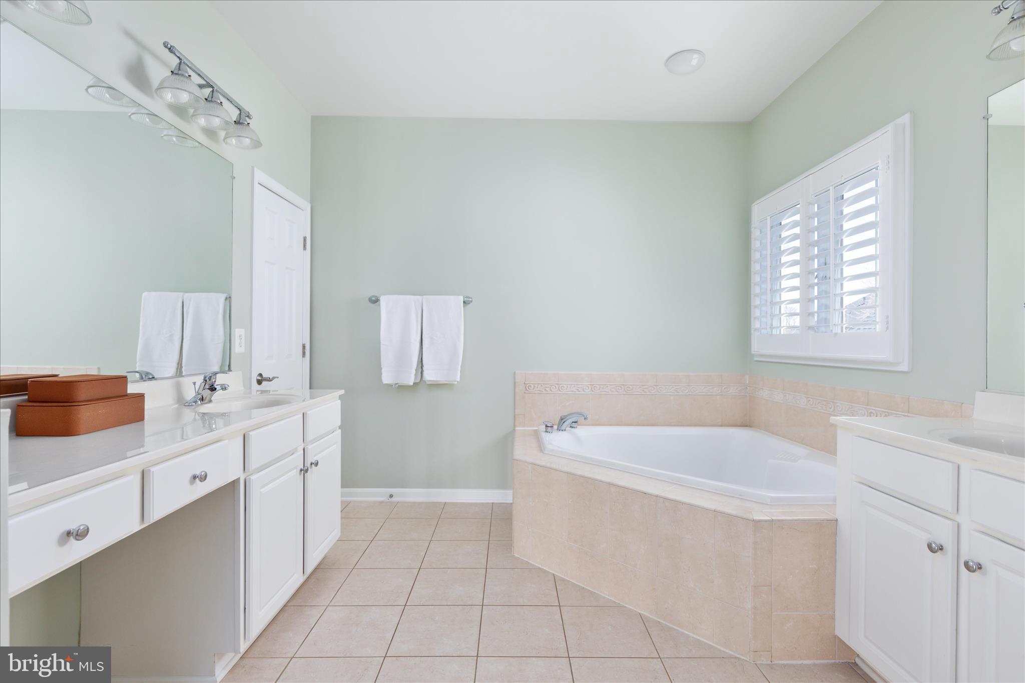 LANSDOWNE ON THE POTOMAC - Residential