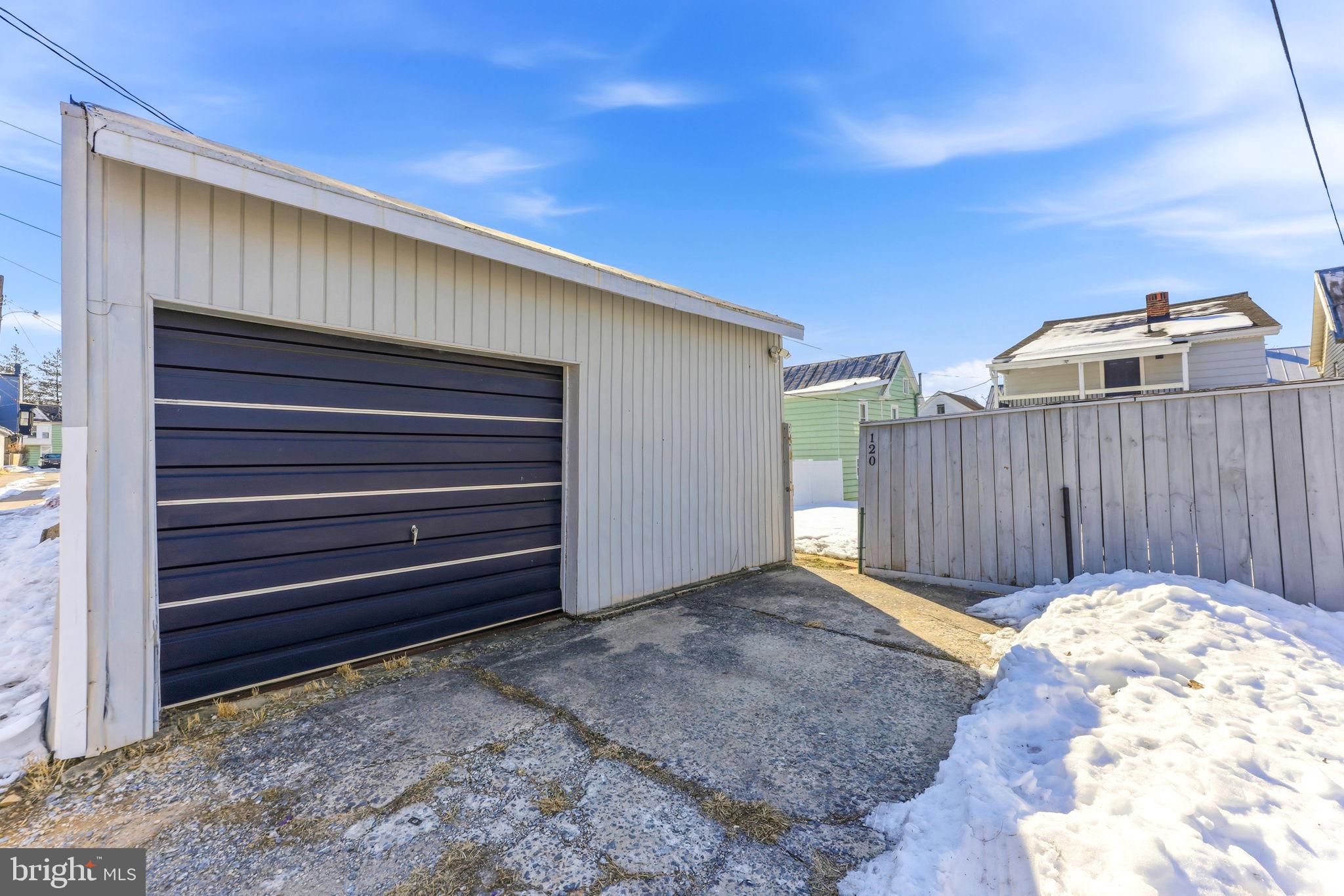 HAGERSTOWN - Residential