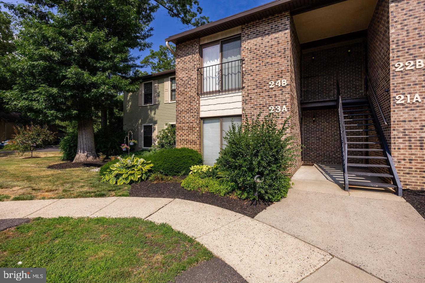 23 W BLUEBELL LANE A