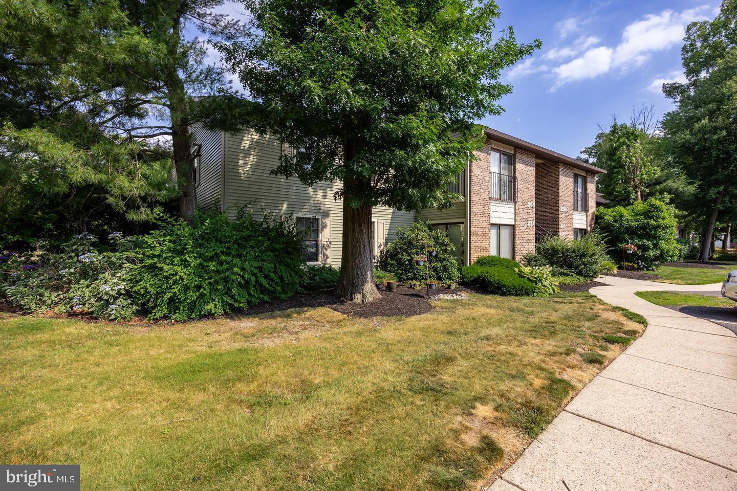 23 W BLUEBELL LANE A