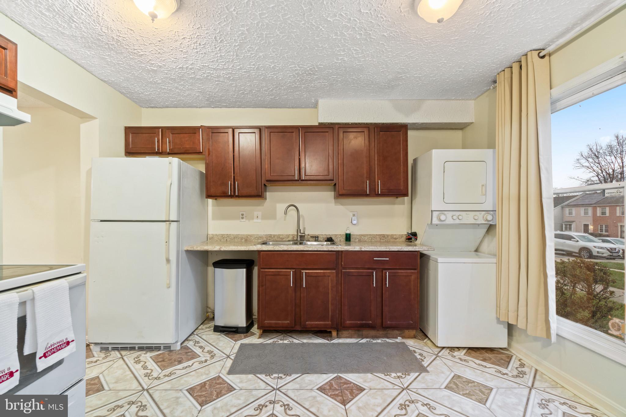 HILLCREST TOWNE - Residential