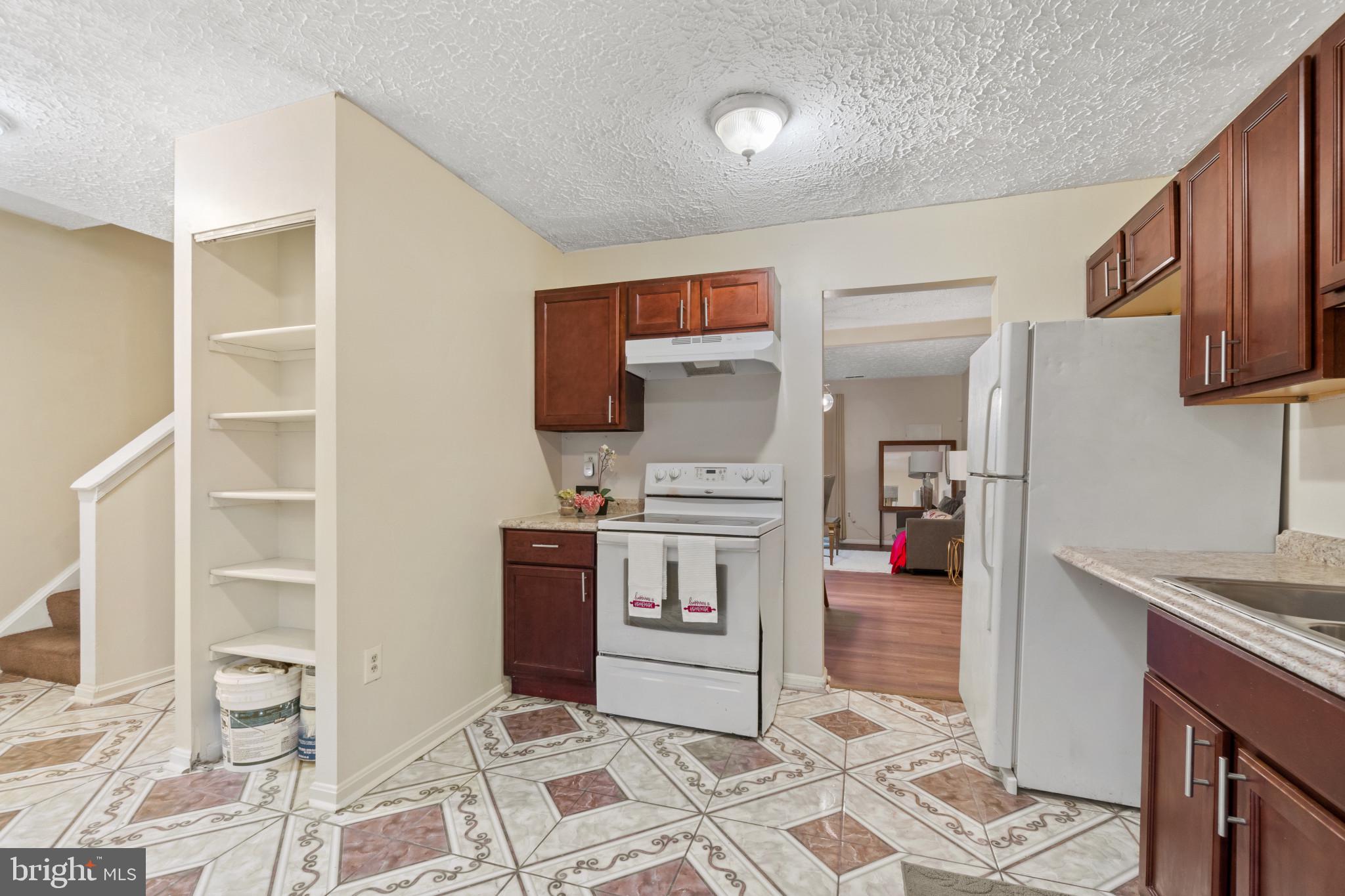 HILLCREST TOWNE - Residential