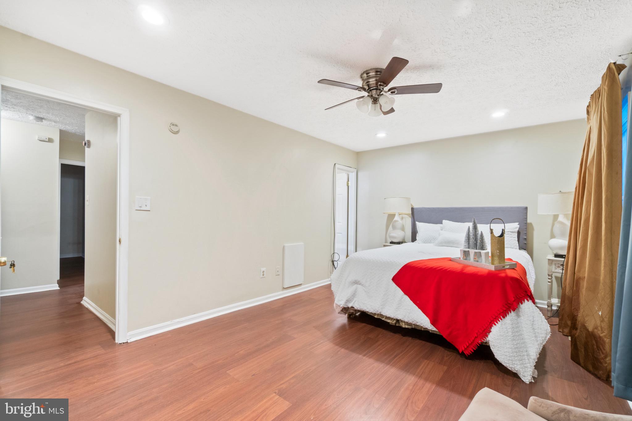 HILLCREST TOWNE - Residential