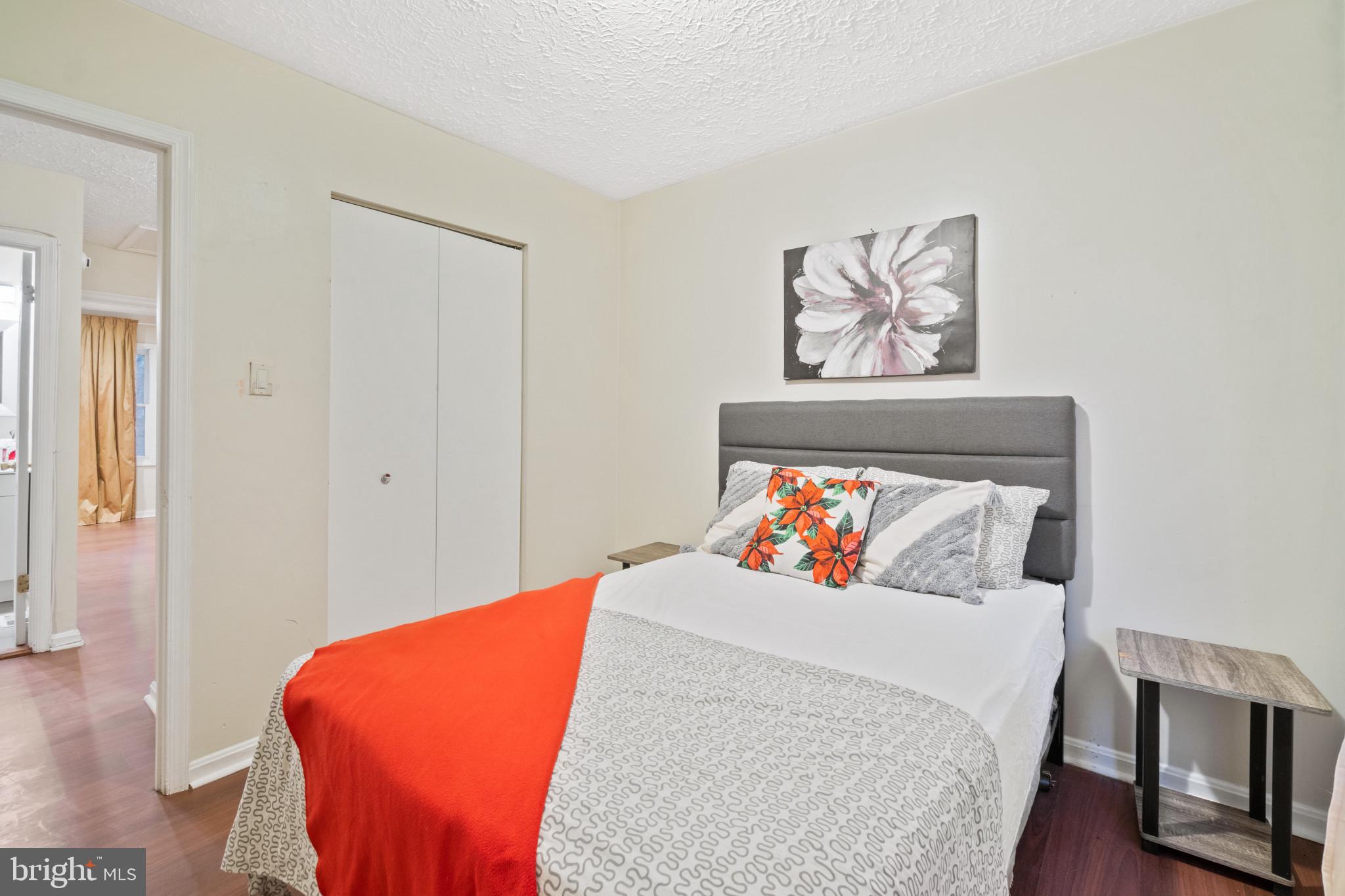 HILLCREST TOWNE - Residential