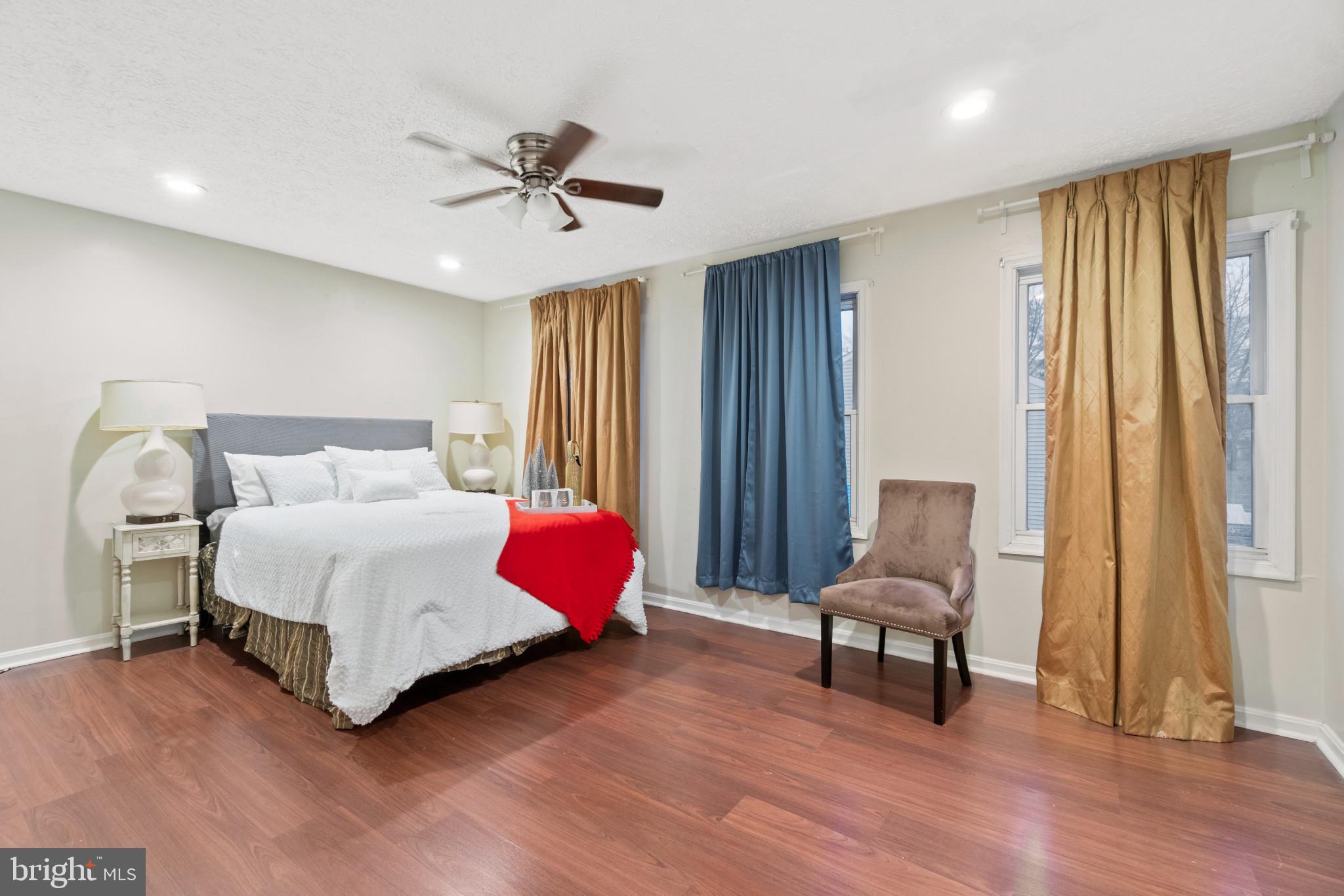 HILLCREST TOWNE - Residential