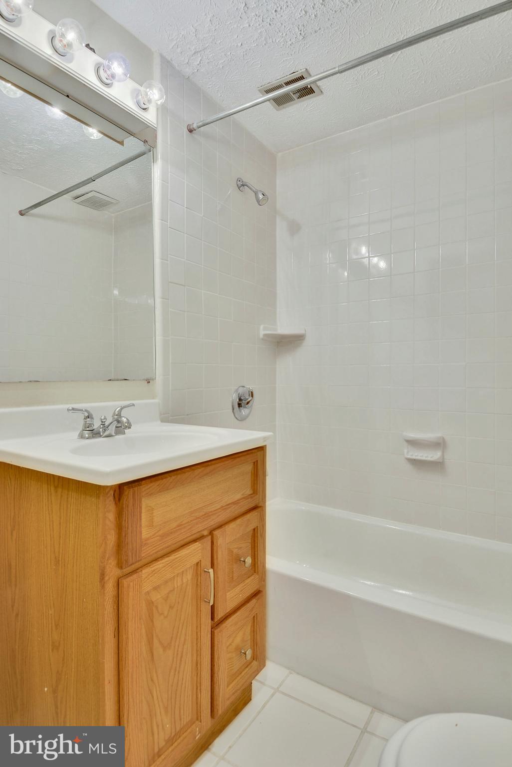 RESTON - Residential Lease