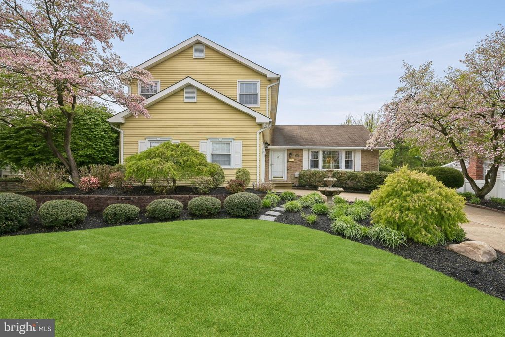 Photo of 790 Carteret Court, MOUNT LAUREL, NJ 08054 (MLS # NJBL2109542)