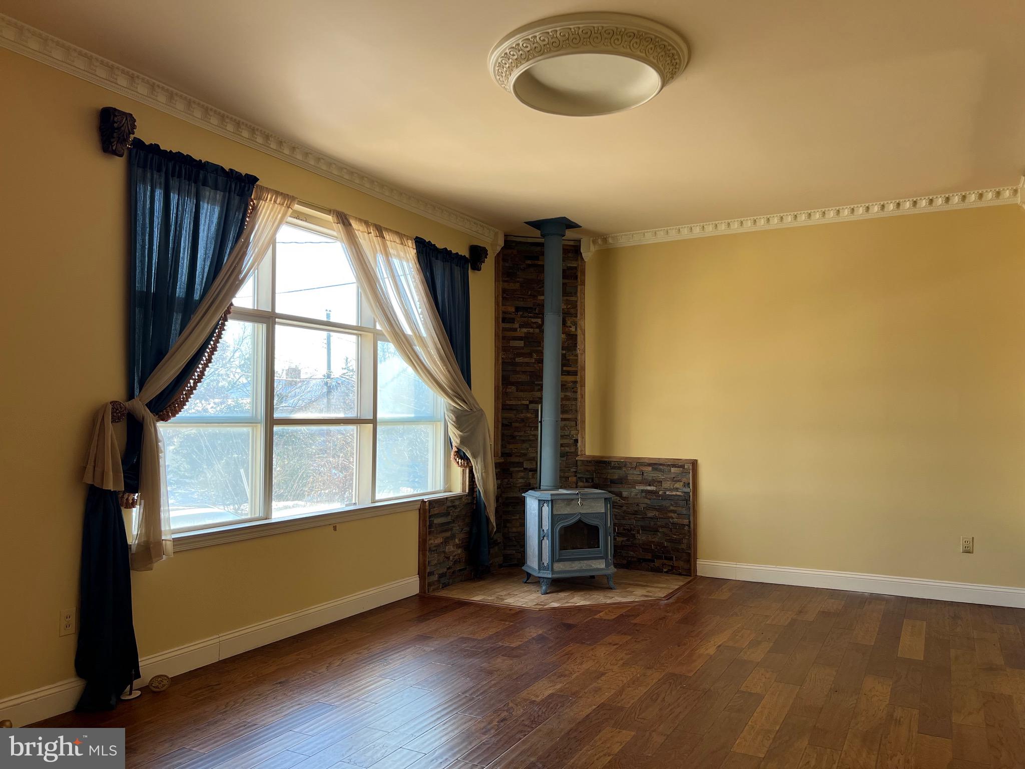 NEW CARROLLTON - Residential