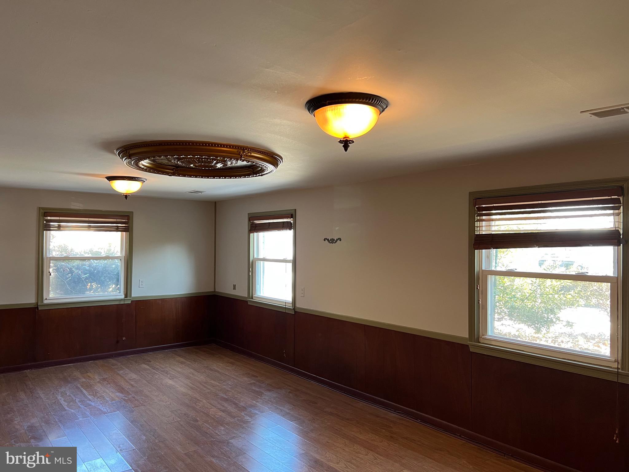 NEW CARROLLTON - Residential