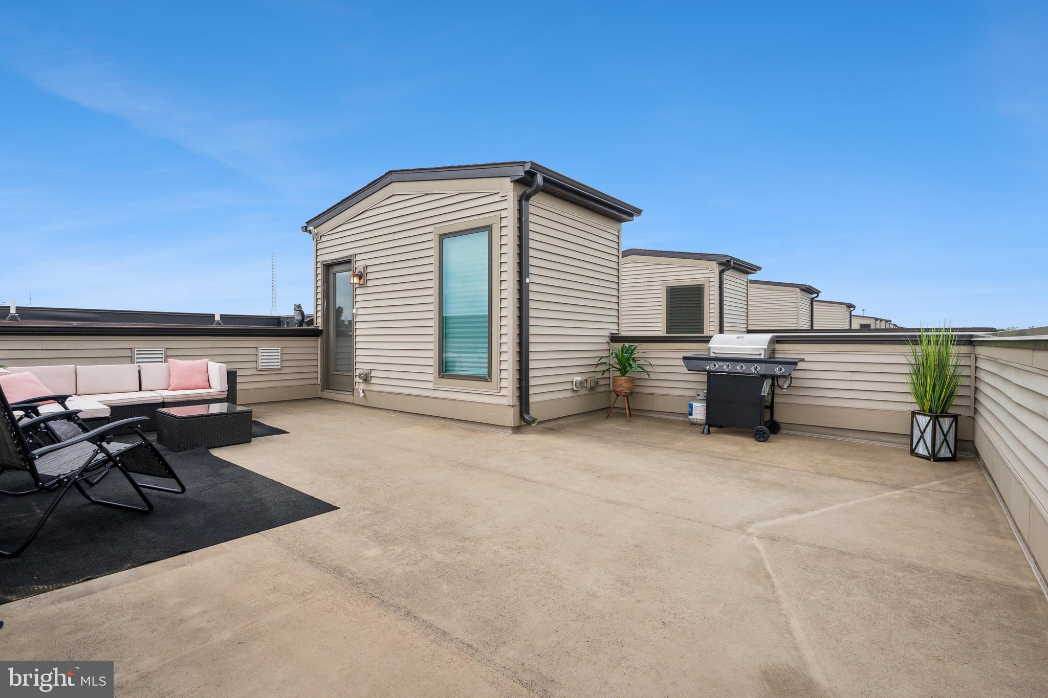 WESTSIDE AT SHADY GROVE METRO - Residential