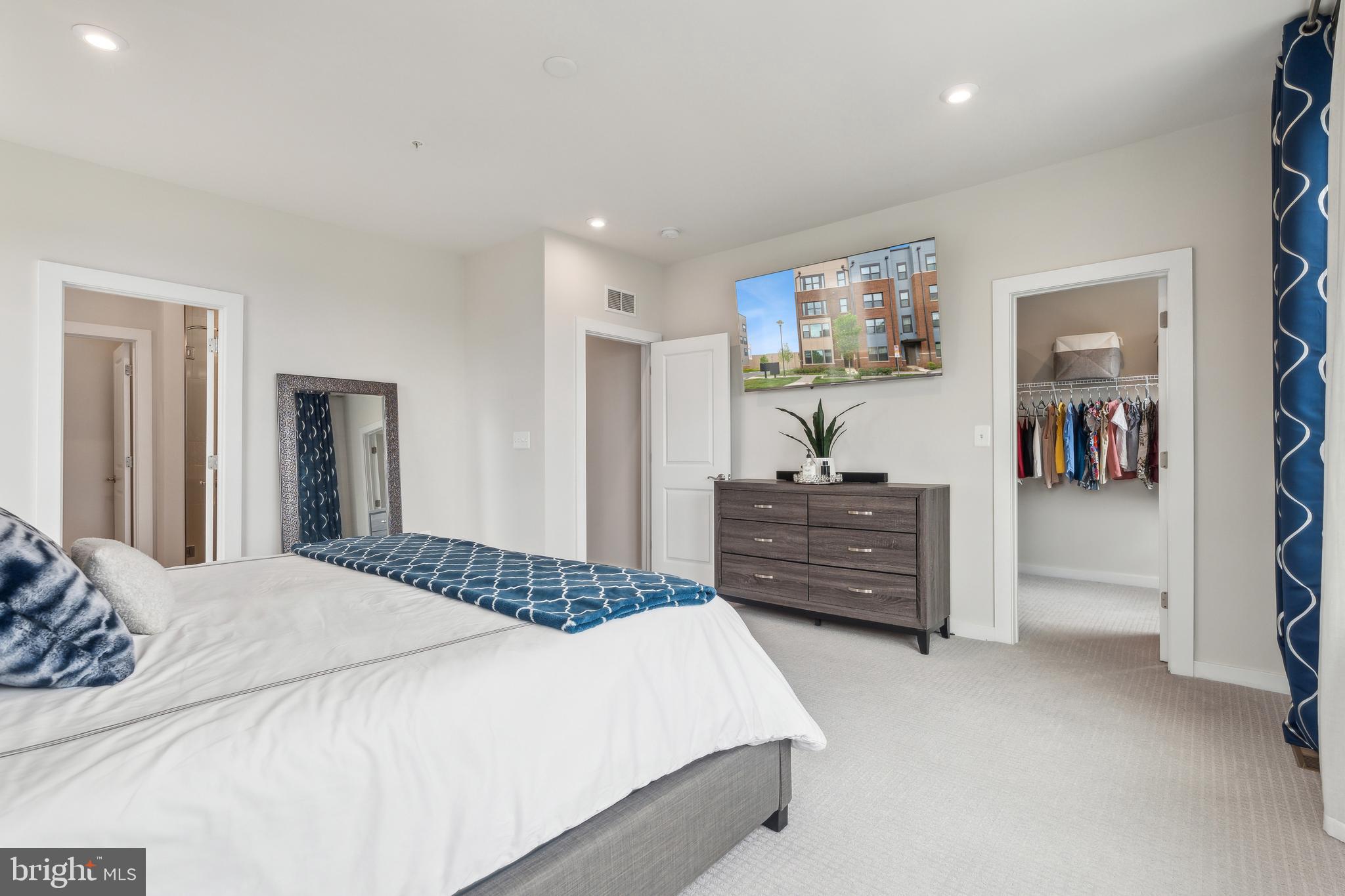 WESTSIDE AT SHADY GROVE METRO - Residential