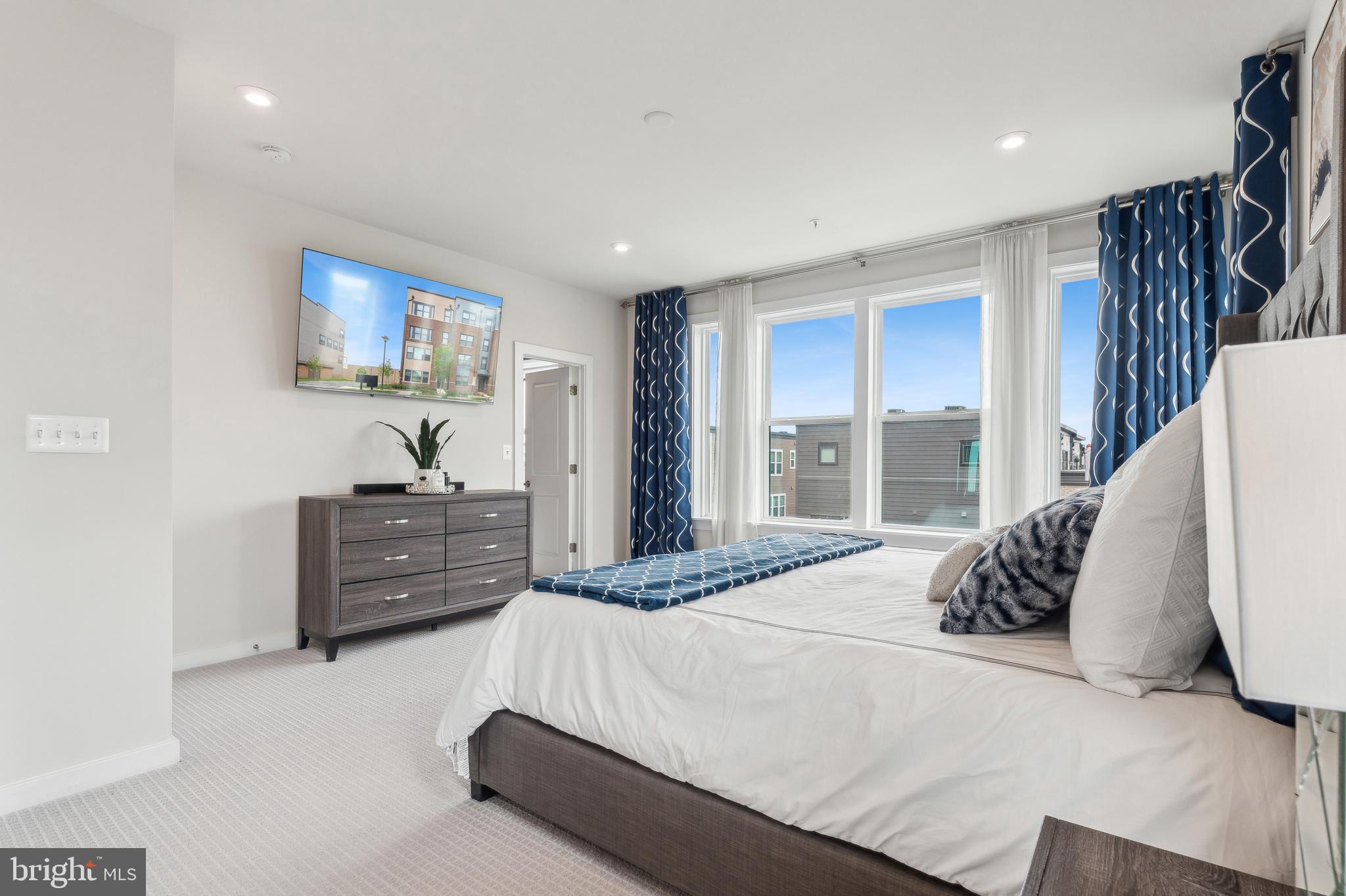 WESTSIDE AT SHADY GROVE METRO - Residential