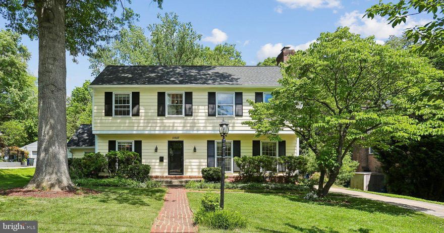 Totally renovated, main floor bedroom/office with ensuite bath!   The HUGE beautiful  park like backyard!

More to come !  Opens this weekend!