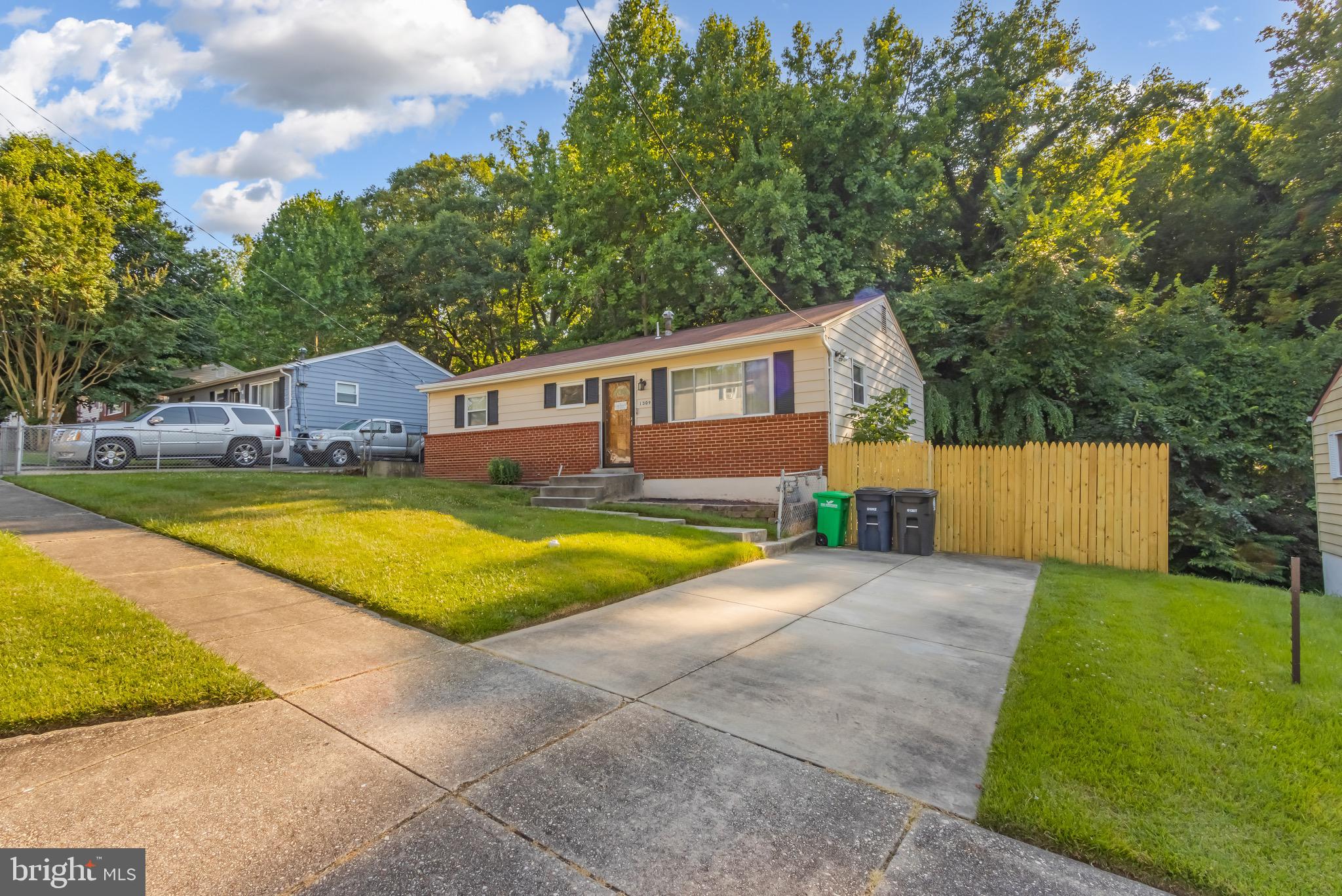 RITCHIE MANOR - Residential