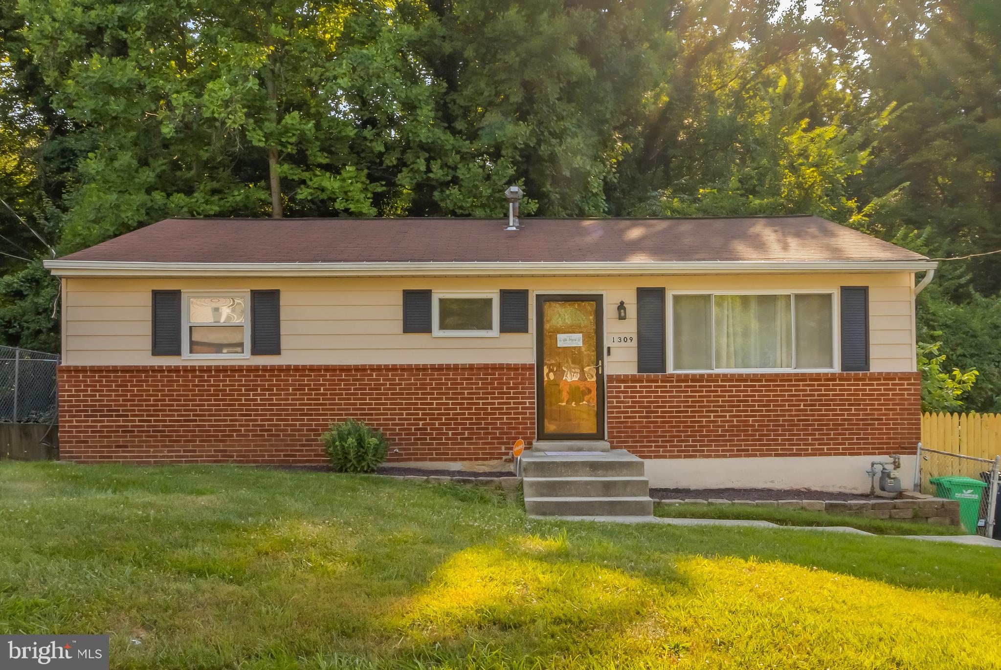 RITCHIE MANOR - Residential