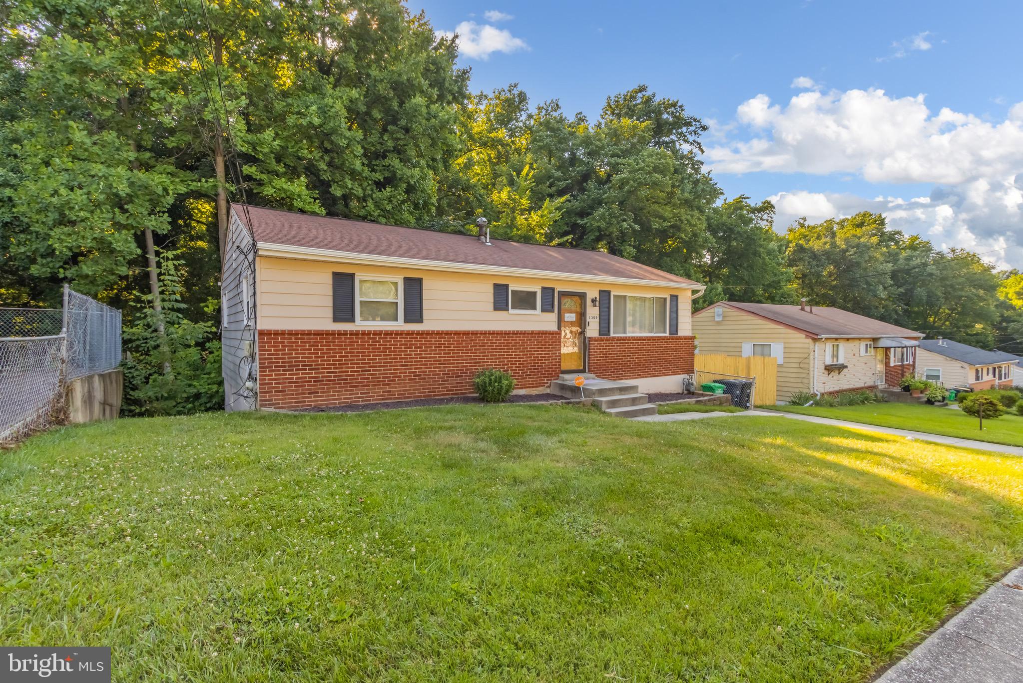 RITCHIE MANOR - Residential