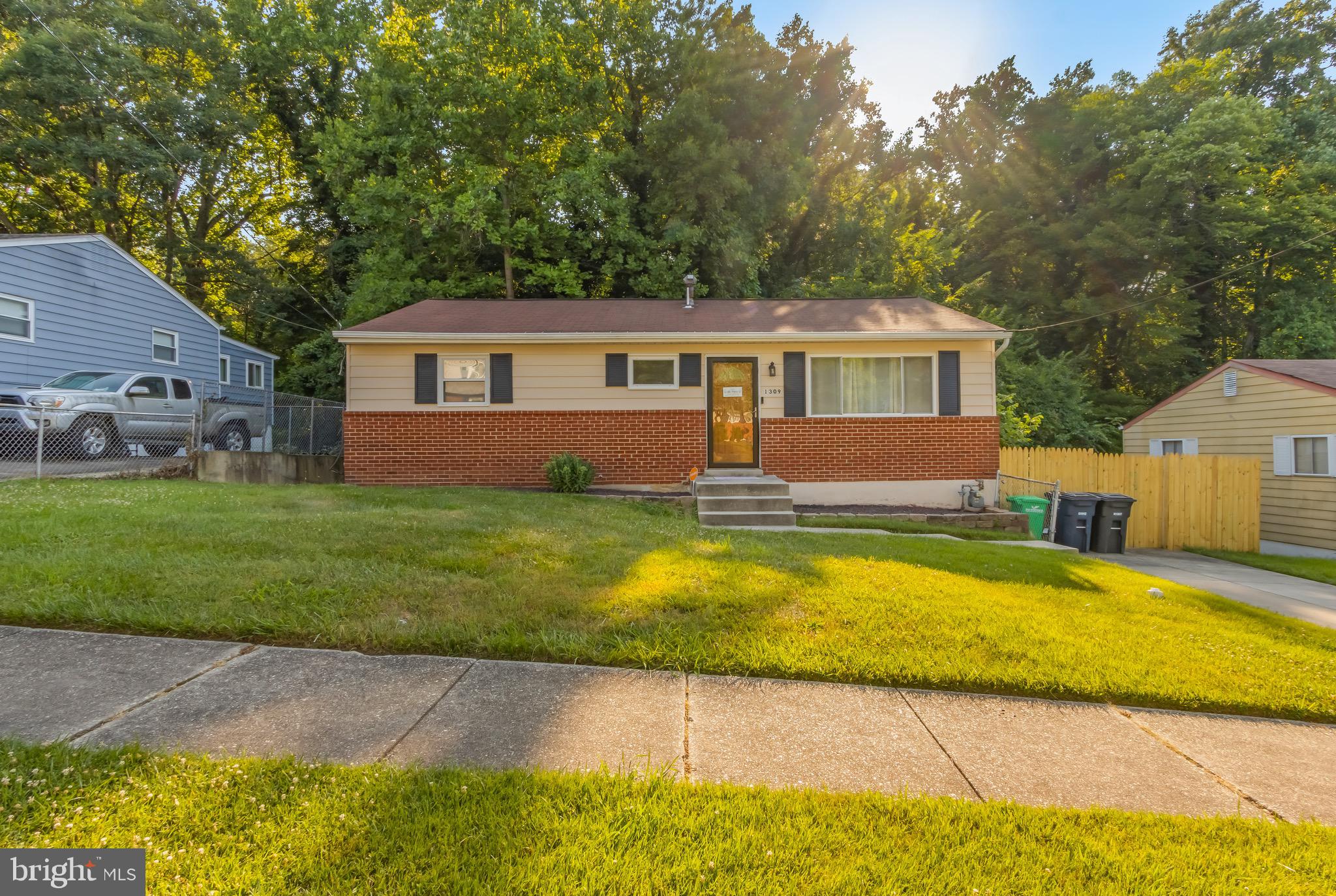 RITCHIE MANOR - Residential