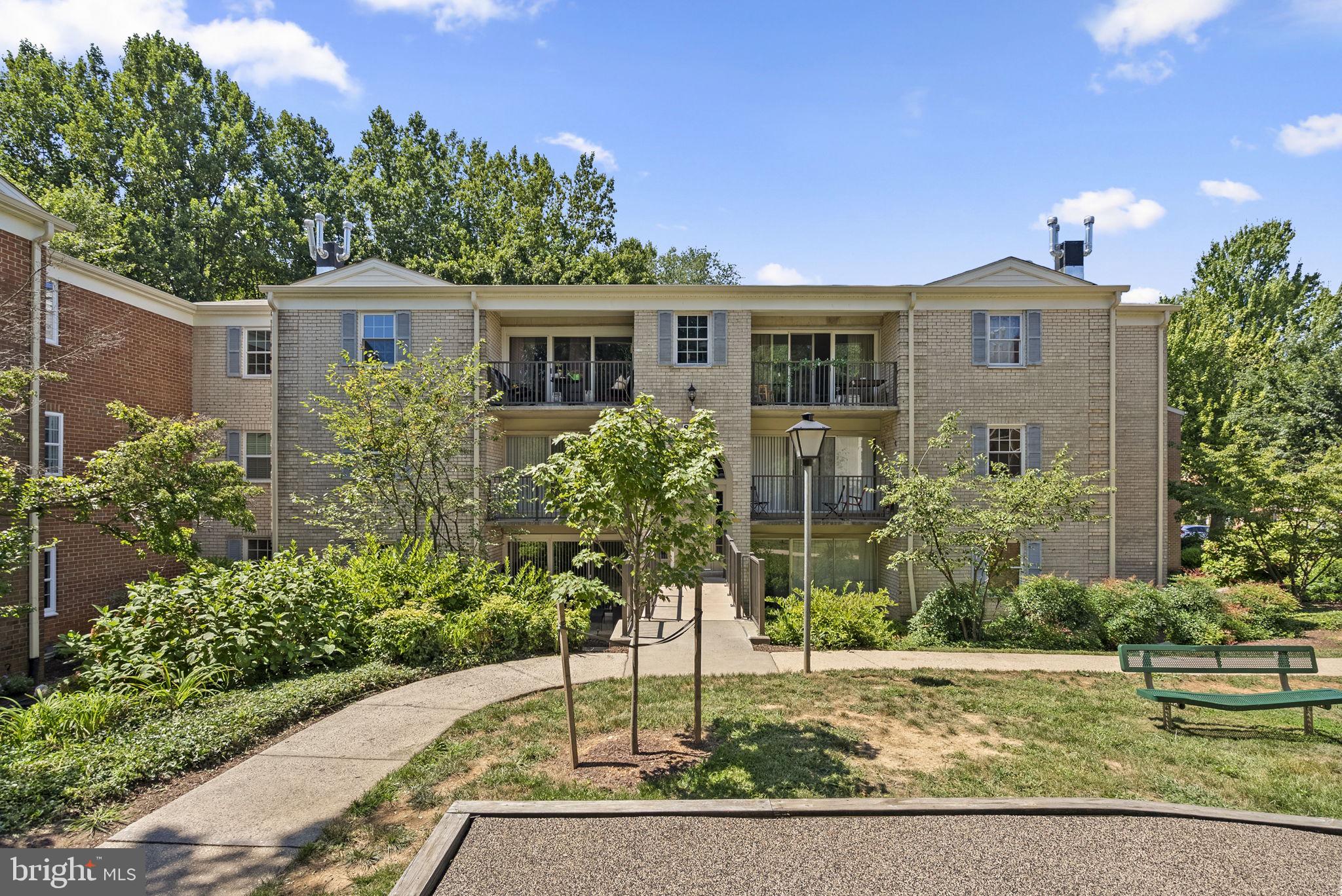 882 COLLEGE PARKWAY 202