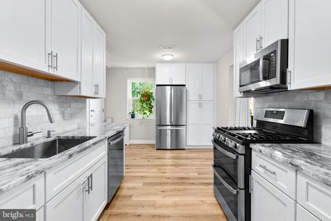 Photo of 882 College Parkway #202, ROCKVILLE, MD 20850 (MLS # MDMC2194356)
