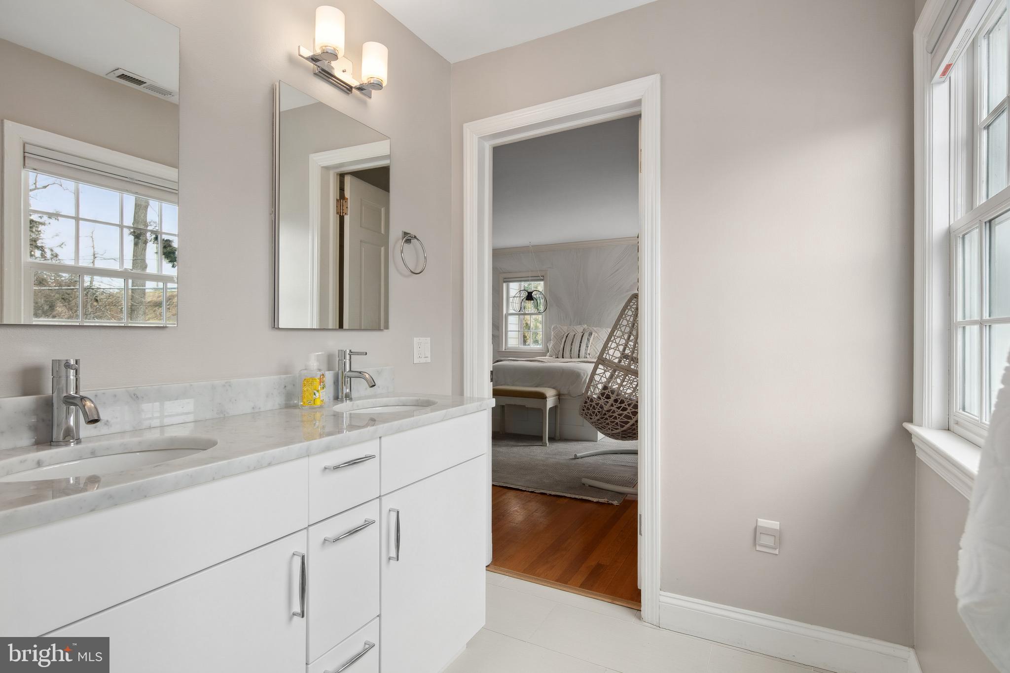 COUNTRY CLUB HILLS - Residential