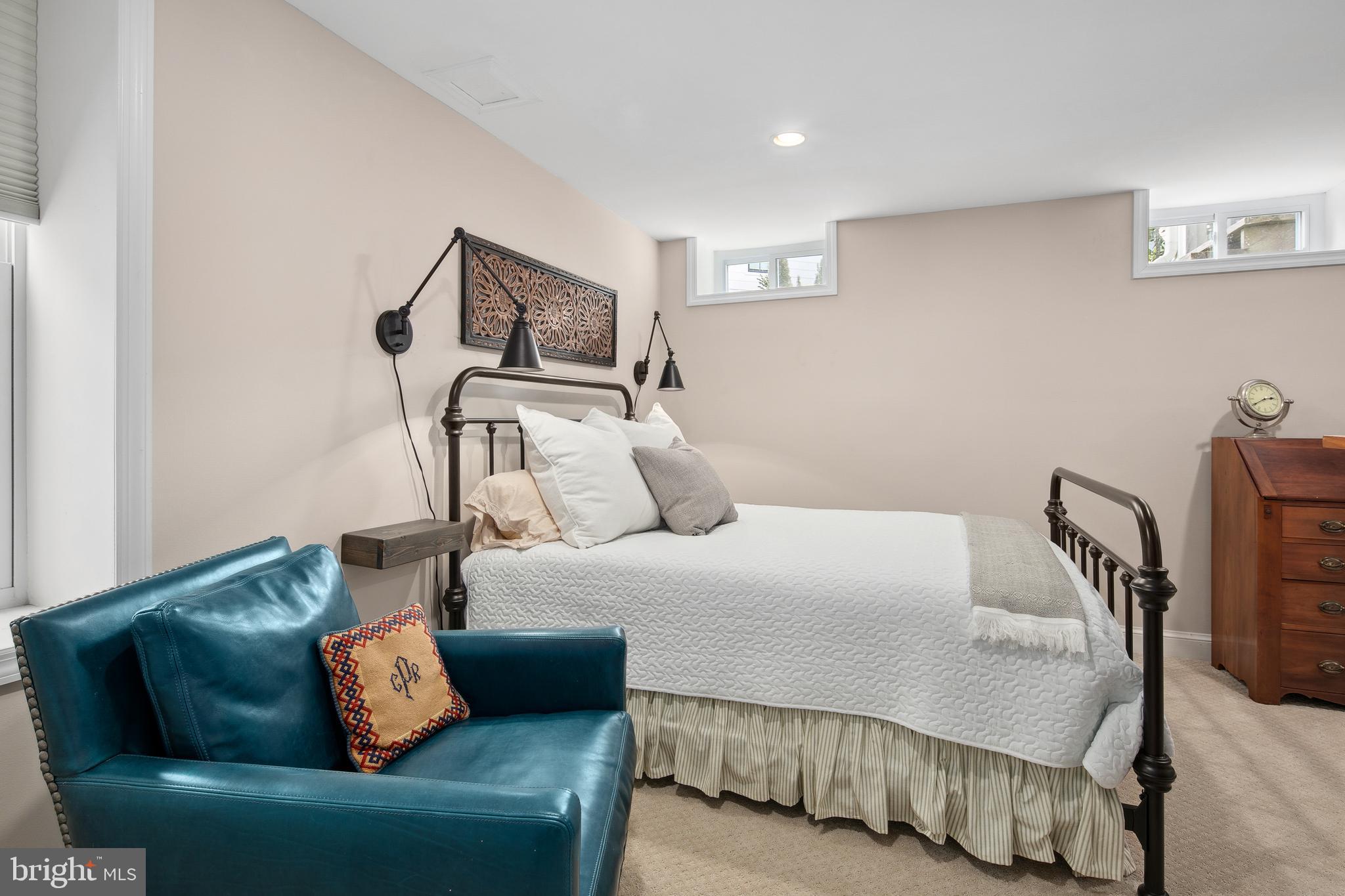 COUNTRY CLUB HILLS - Residential