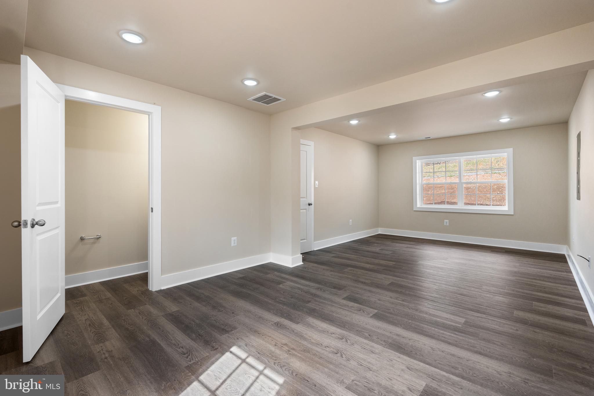 NINE EAST ESTATES - Residential