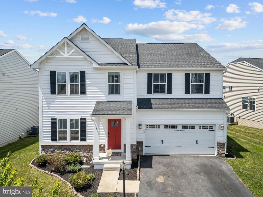 Photo of 109 Emperor Drive, LAKE FREDERICK, VA 22630 (MLS # VAFV2041588)