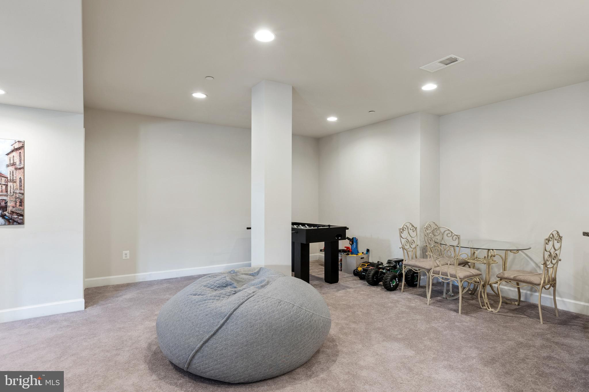 FAIRLANE FARM - Residential