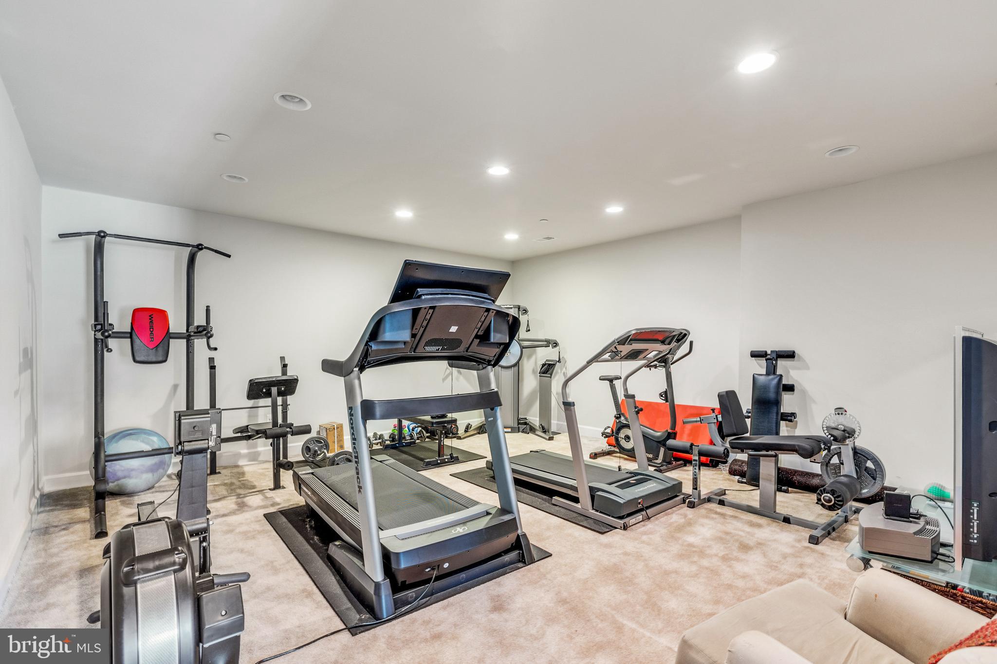 FAIRLANE FARM - Residential