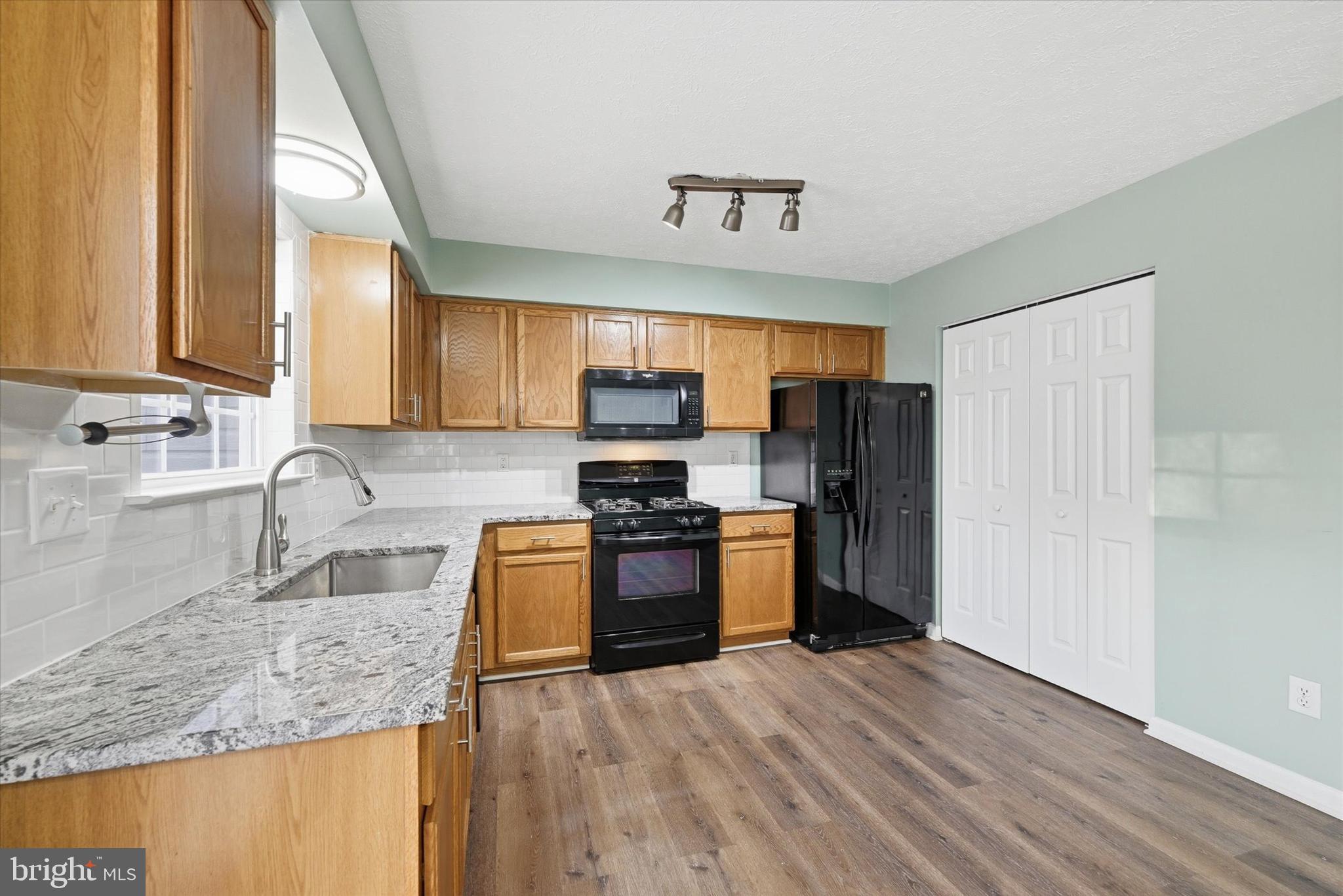 WOODS OF BAYVIEW - Residential