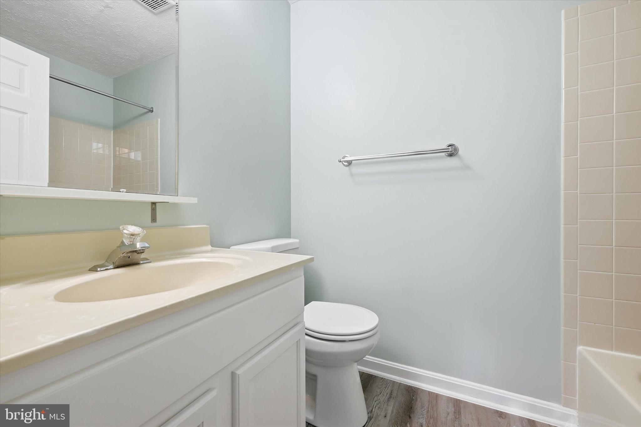 WOODS OF BAYVIEW - Residential