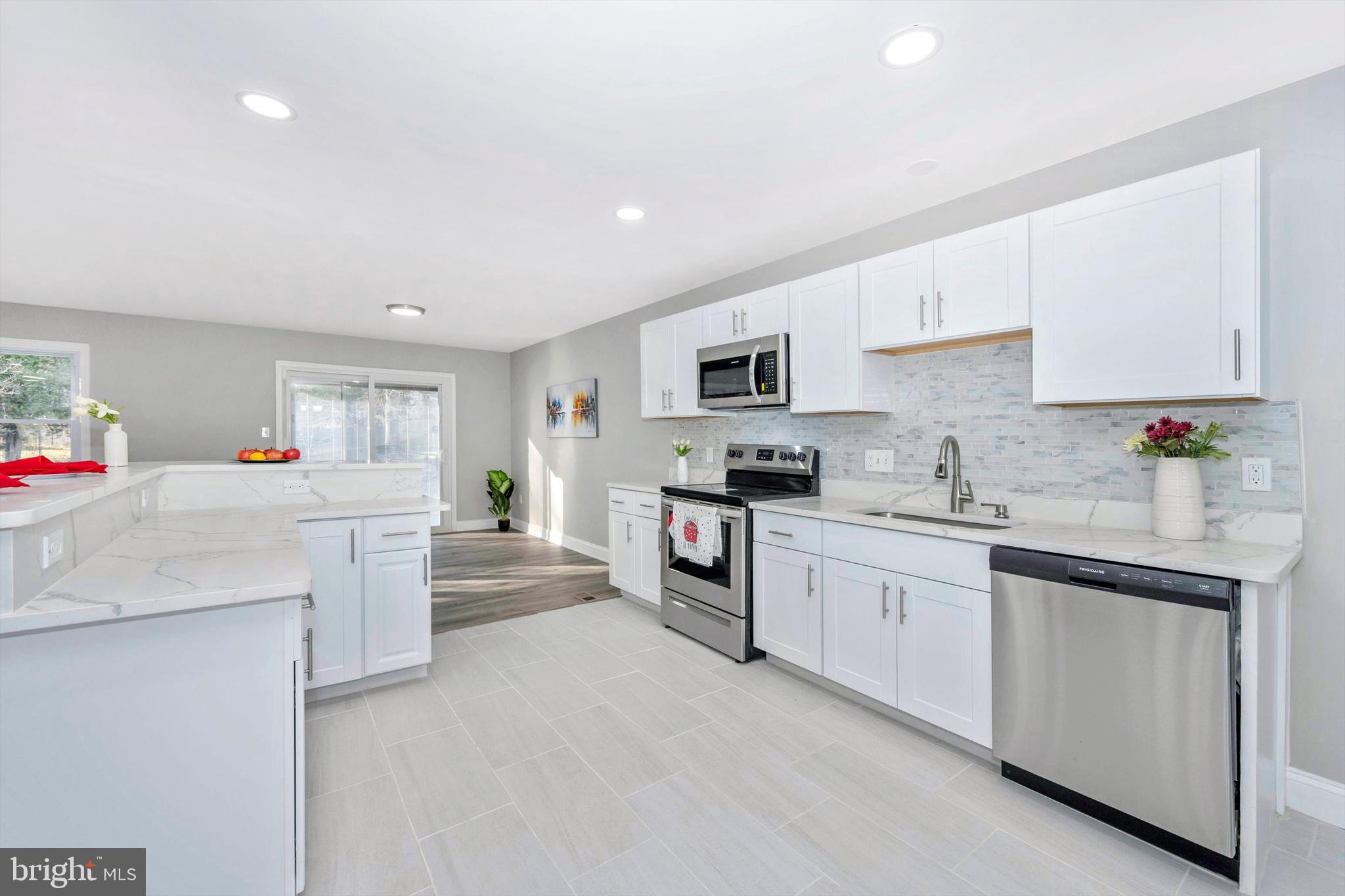 STONEGATE - Residential