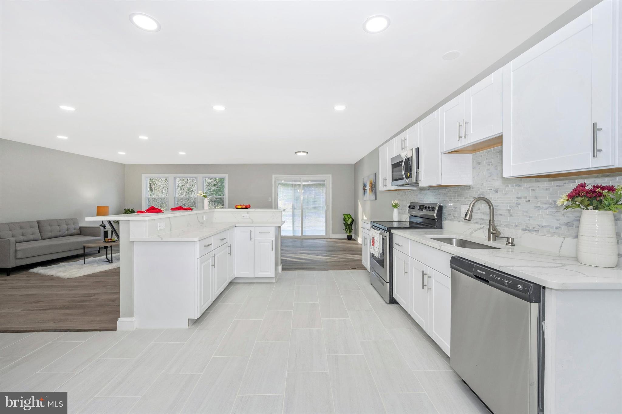 STONEGATE - Residential