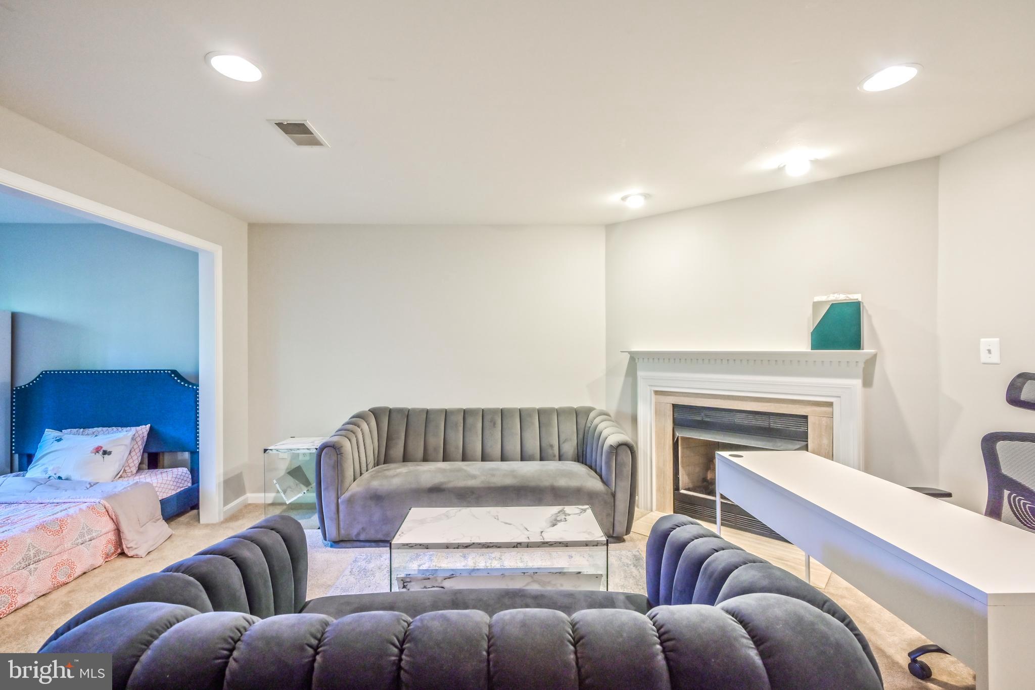 RANDOM HILLS LAND BAY - Residential Lease