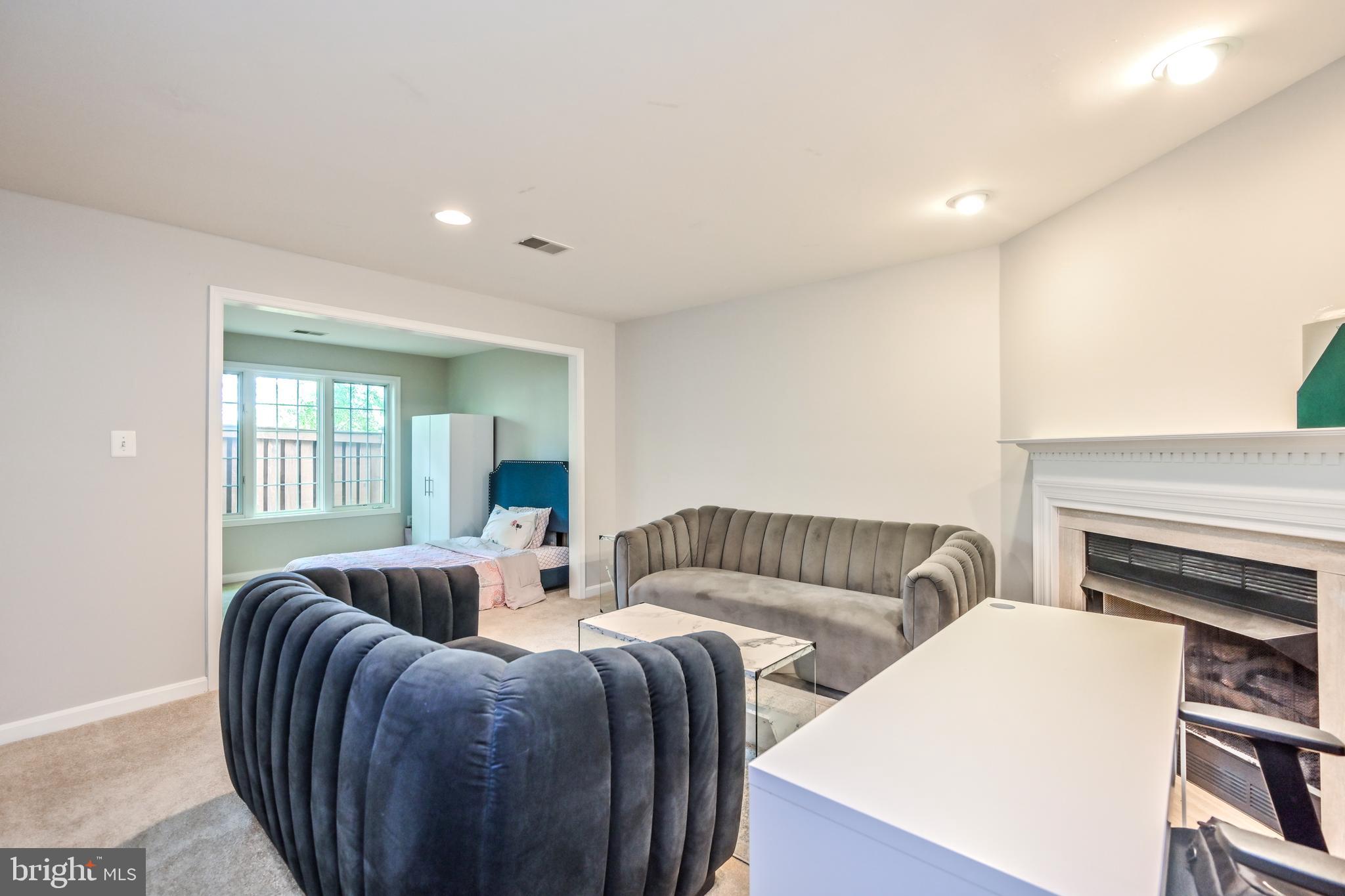 RANDOM HILLS LAND BAY - Residential Lease