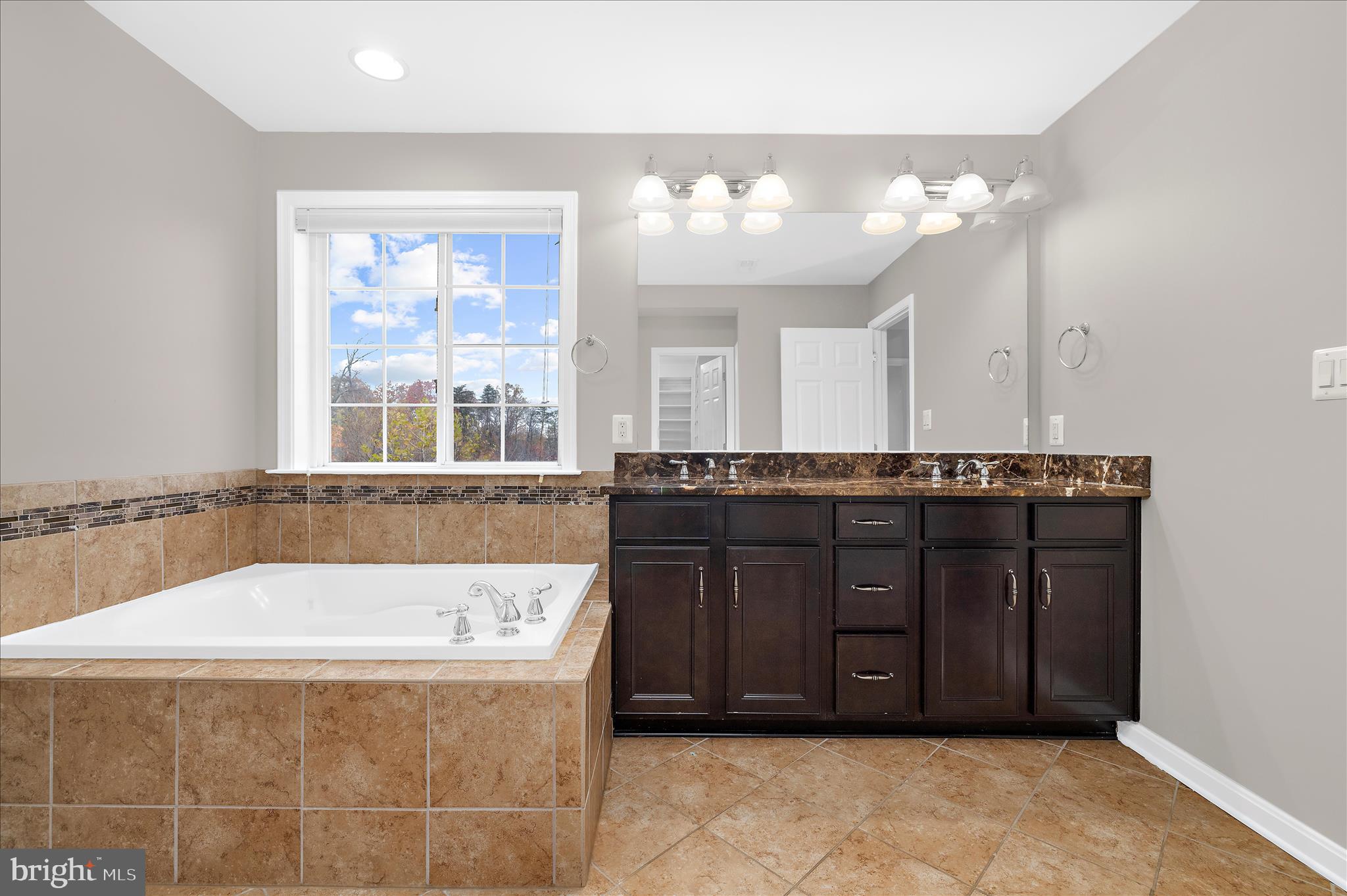 PARADISE ORCHARD - Residential