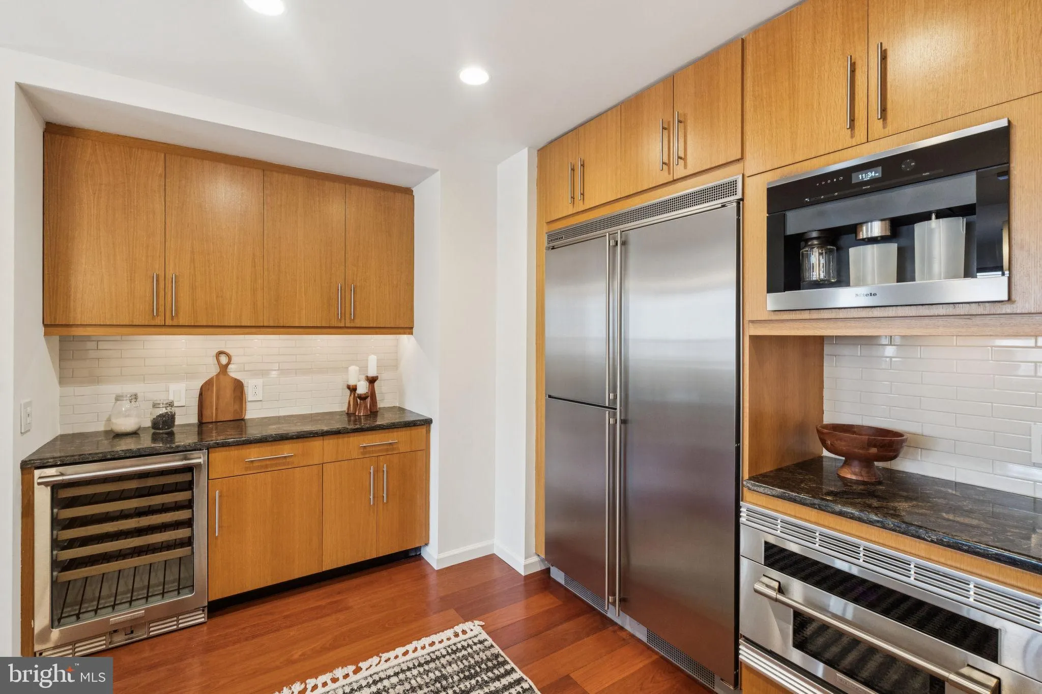 Philadelphia, Pennsylvania 19102, United States, 2 Bedrooms Bedrooms, ,2 BathroomsBathrooms,Residential,Active,221727