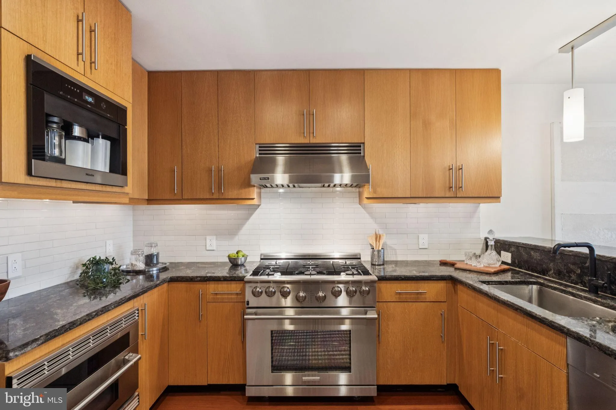 Philadelphia, Pennsylvania 19102, United States, 2 Bedrooms Bedrooms, ,2 BathroomsBathrooms,Residential,Active,221727