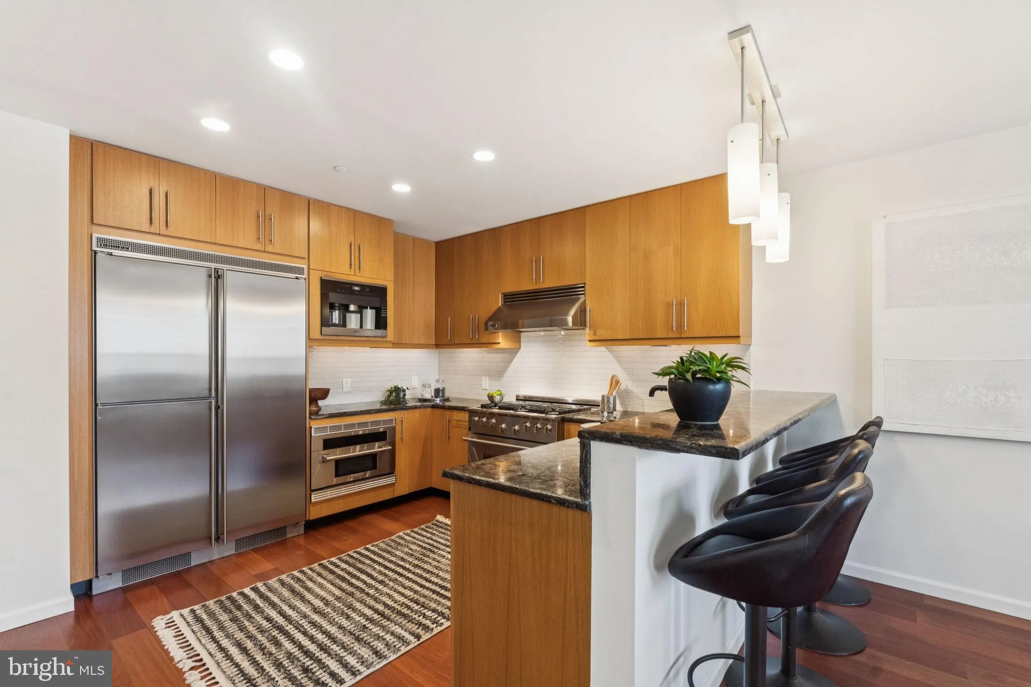 Philadelphia, Pennsylvania 19102, United States, 2 Bedrooms Bedrooms, ,2 BathroomsBathrooms,Residential,Active,221727