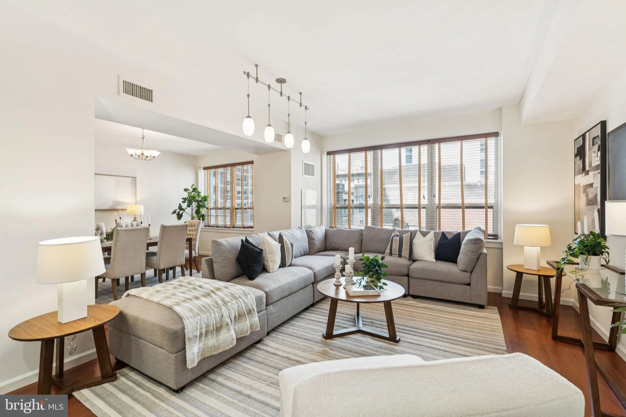 Philadelphia, Pennsylvania 19102, United States, 2 Bedrooms Bedrooms, ,2 BathroomsBathrooms,Residential,Active,221727