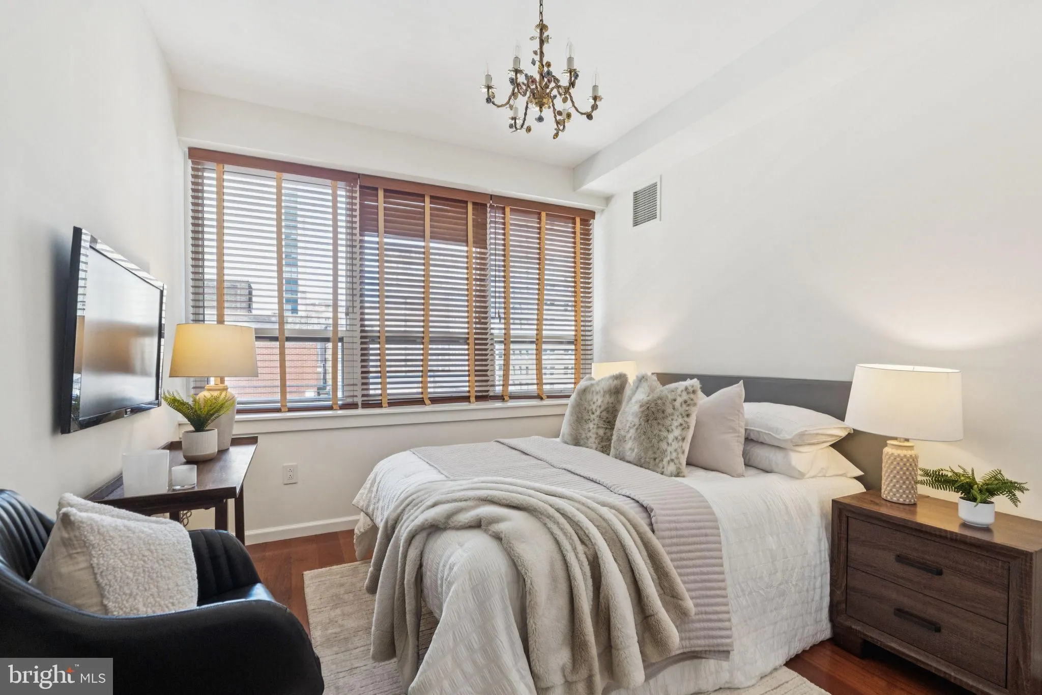 Philadelphia, Pennsylvania 19102, United States, 2 Bedrooms Bedrooms, ,2 BathroomsBathrooms,Residential,Active,221727