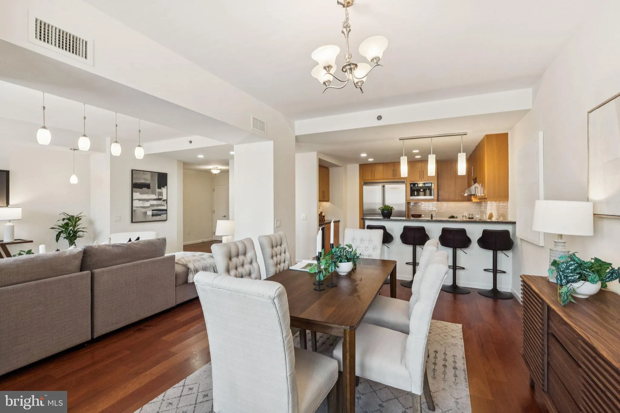 Philadelphia, Pennsylvania 19102, United States, 2 Bedrooms Bedrooms, ,2 BathroomsBathrooms,Residential,Active,221727