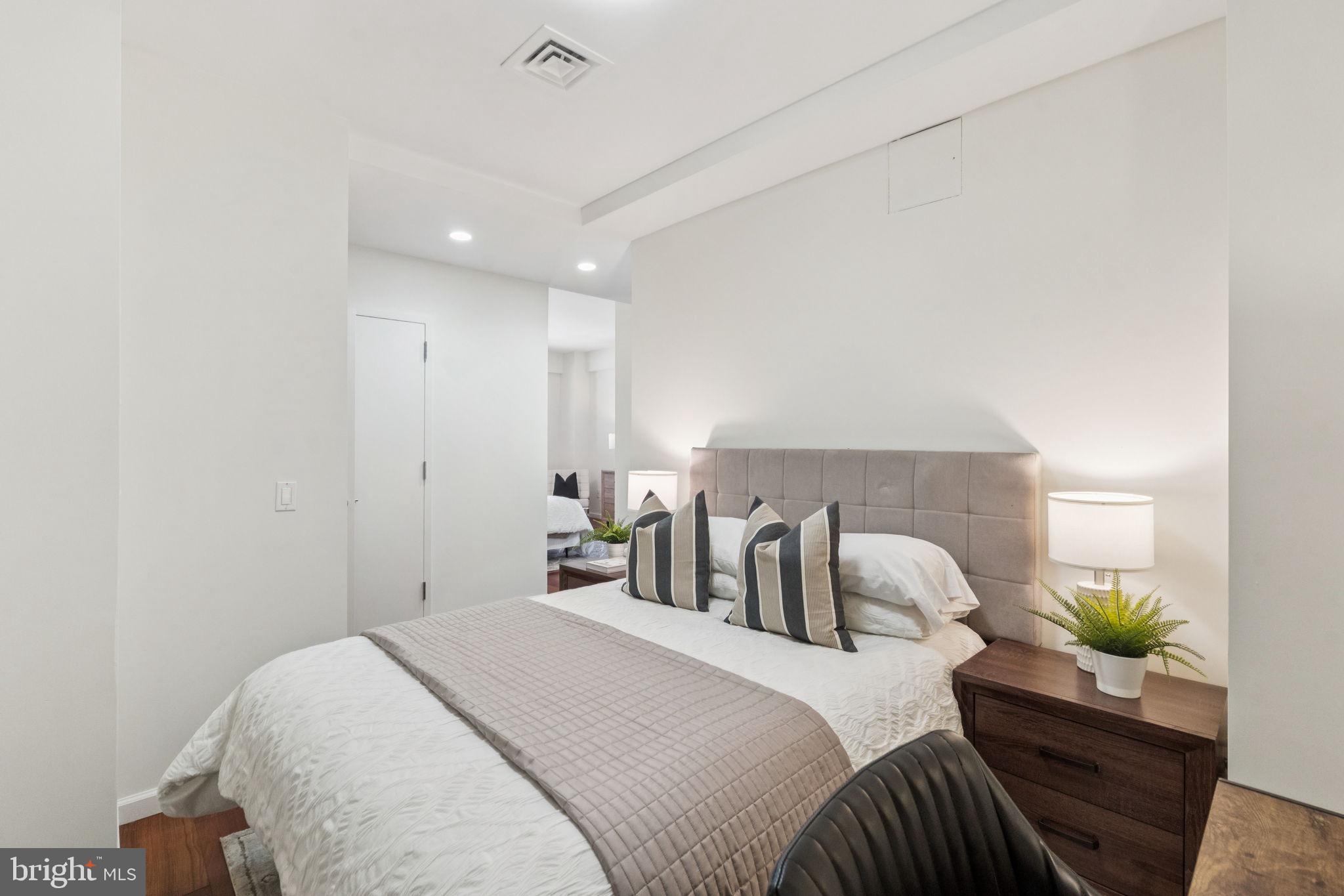 AVENUE OF THE ARTS - Residential