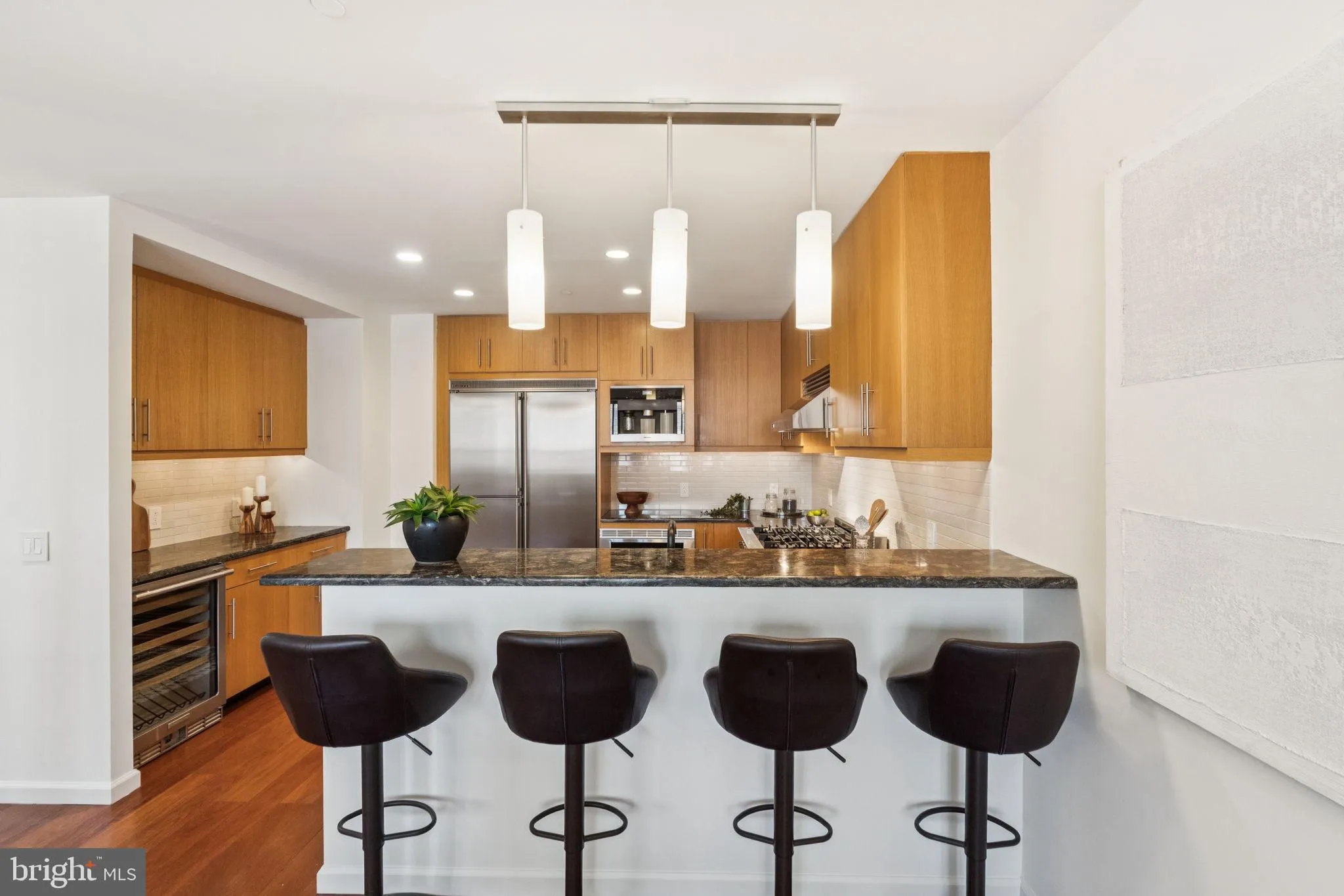 Philadelphia, Pennsylvania 19102, United States, 2 Bedrooms Bedrooms, ,2 BathroomsBathrooms,Residential,Active,221727