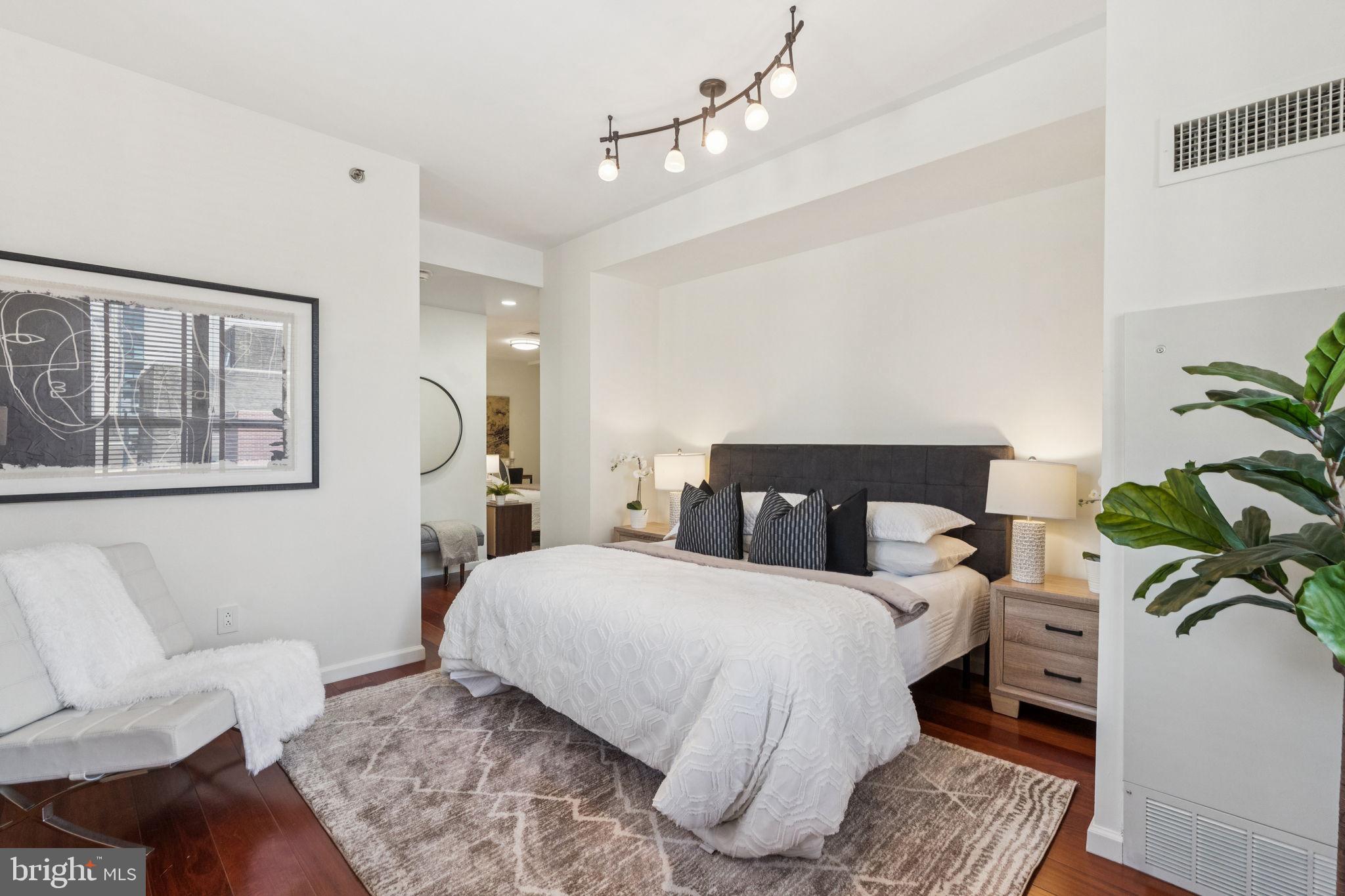 AVENUE OF THE ARTS - Residential