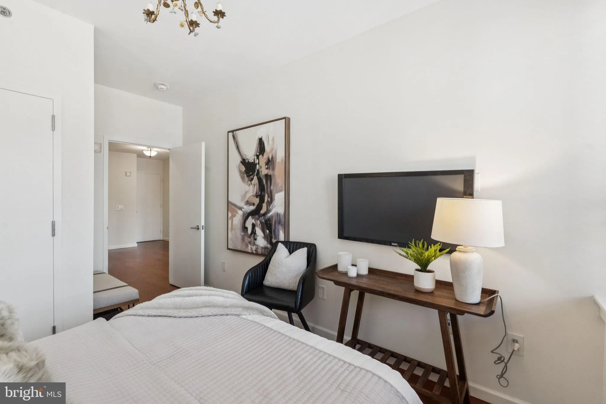 Philadelphia, Pennsylvania 19102, United States, 2 Bedrooms Bedrooms, ,2 BathroomsBathrooms,Residential,Active,221727