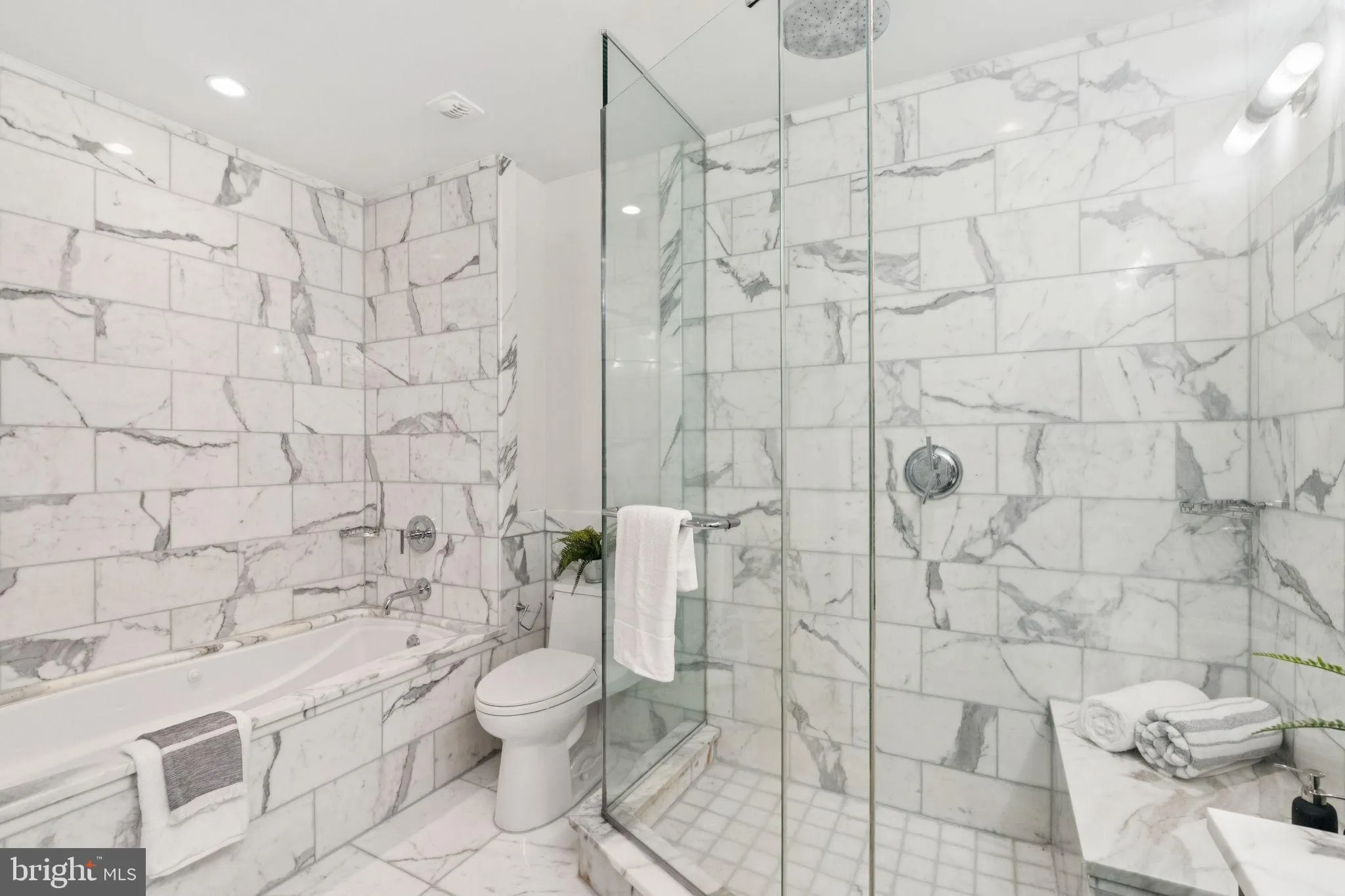 Philadelphia, Pennsylvania 19102, United States, 2 Bedrooms Bedrooms, ,2 BathroomsBathrooms,Residential,Active,221727